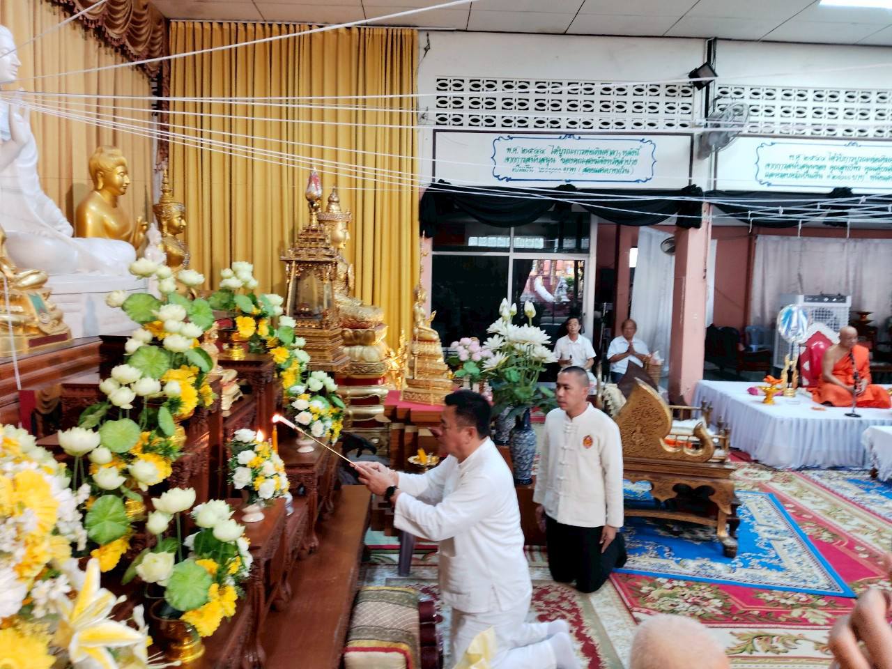 พช.ลำปาง ร่วมพิธีทำบุญตักบาตรส่งเสริมพระพุทธศาสนา เนื่องในเทศกาลวันวิสาขบูชา พุทธศักราช 2568 ณ วัดพระเจดีย์ซาวหลัง พระอารามหลวง