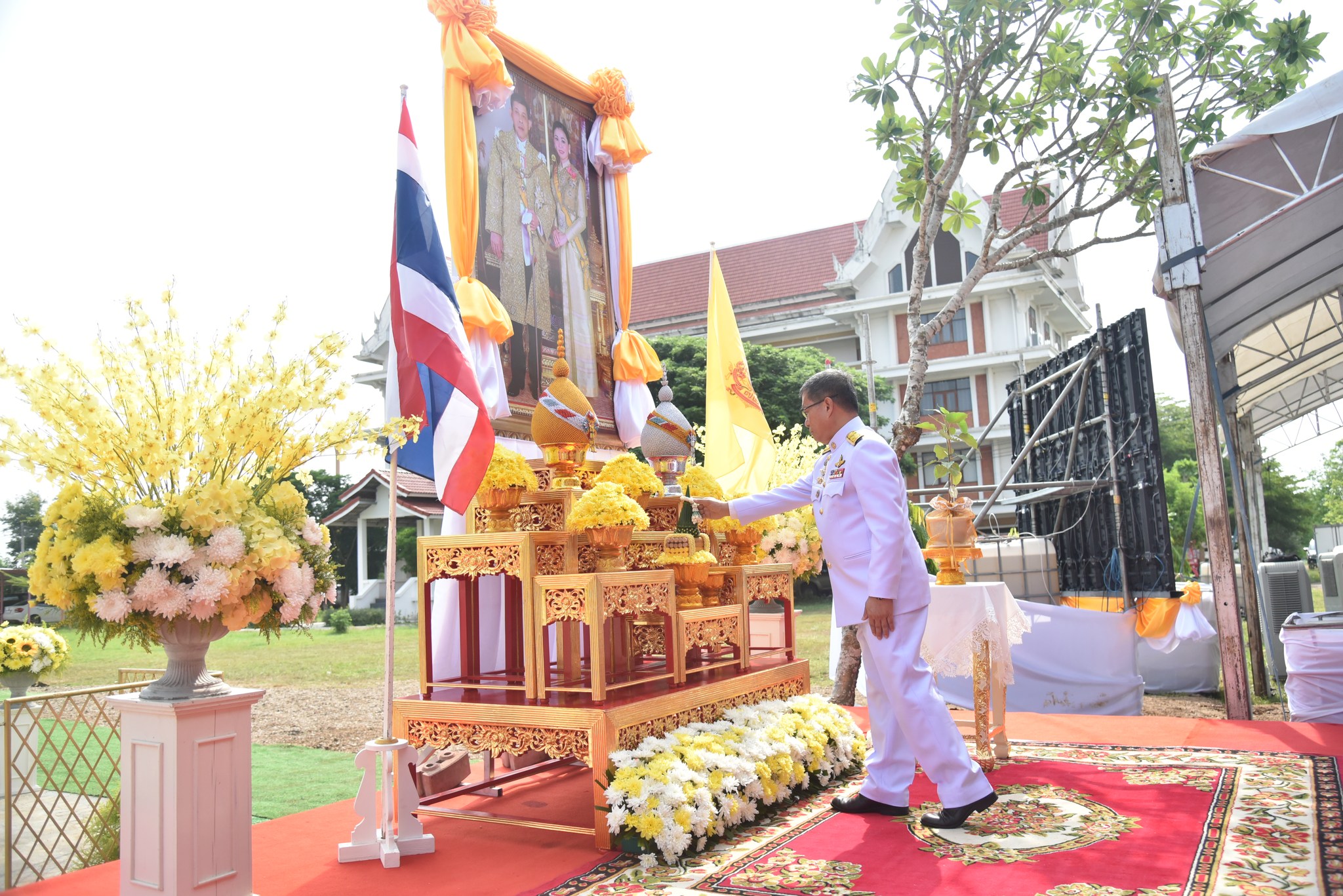 พช.ลำปาง ร่วมพิธีปลูก “พระศรีมหาโพธิทศมราชบพิตร” เฉลิมพระเกียรติพระบาทสมเด็จพระเจ้าอยู่หัว เนื่องในโอกาสพระราชพิธีสมมงคลพระชนมายุเท่าพระบาทสมเด็จพระพุทธยอดฟ้าจุฬาโลกมหาราช