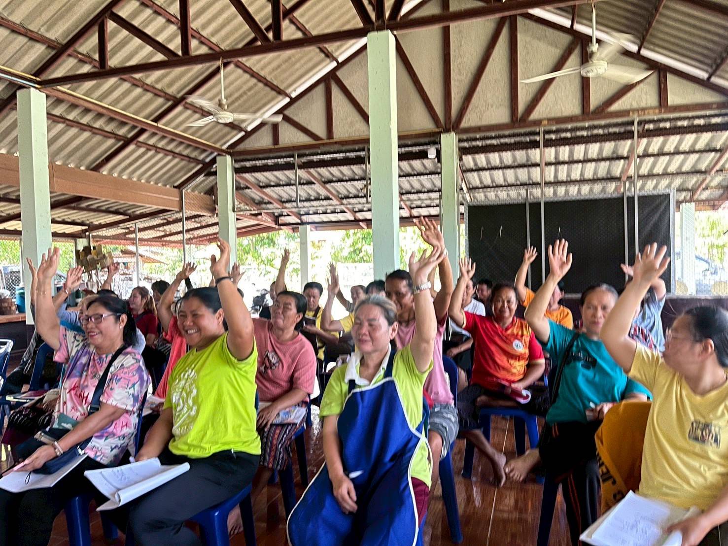 พช.ลำปาง ดำเนินโครงการส่งเสริมการประกอบอาชีพตามแนวทางปรัชญาของเศรษฐกิจพอเพียง แก่ครัวเรือนผู้ได้รับผลกระทบโครงการอ่างเก็บน้ำแม่มอกอันเนื่องมาจากพระราชดำริ จังหวัดลำปาง