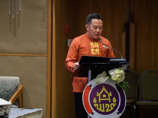 พช.ลำปาง ร่วมพิธีเปิด Coaching ผ้าลายพระราชทาน “ผ้าลายสิริราชพัสตราภรณ์” สู่ยอดศิลปิน OTOP ผ้าไทยภาคเหนือ จับมือถักทอความหวัง คุณค่า ชีวิตชีวาผ้าไทย