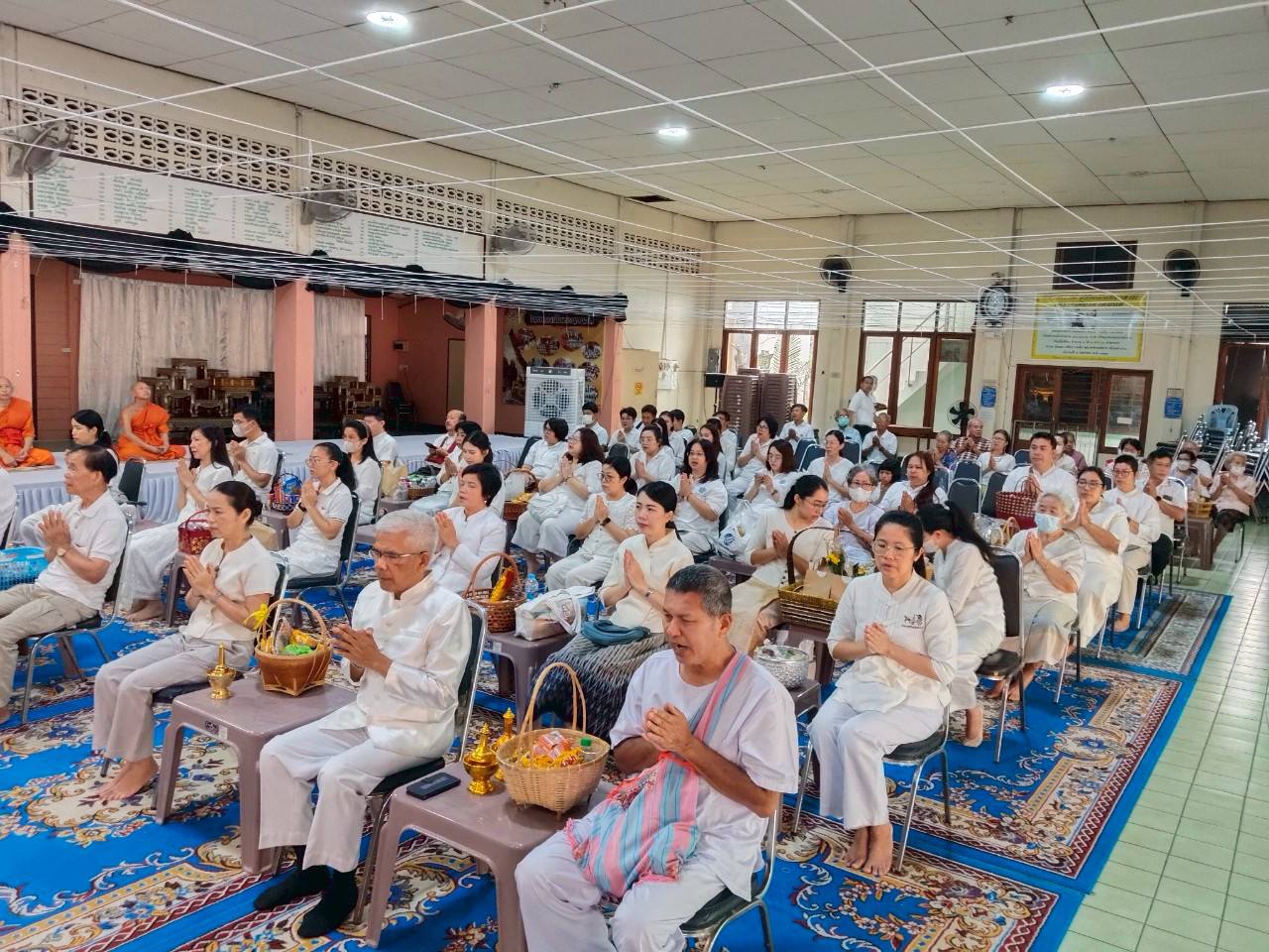 พช.ลำปาง ร่วมพิธีทำบุญตักบาตรส่งเสริมพระพุทธศาสนา เนื่องในเทศกาลวันวิสาขบูชา พุทธศักราช 2568 ณ วัดพระเจดีย์ซาวหลัง พระอารามหลวง