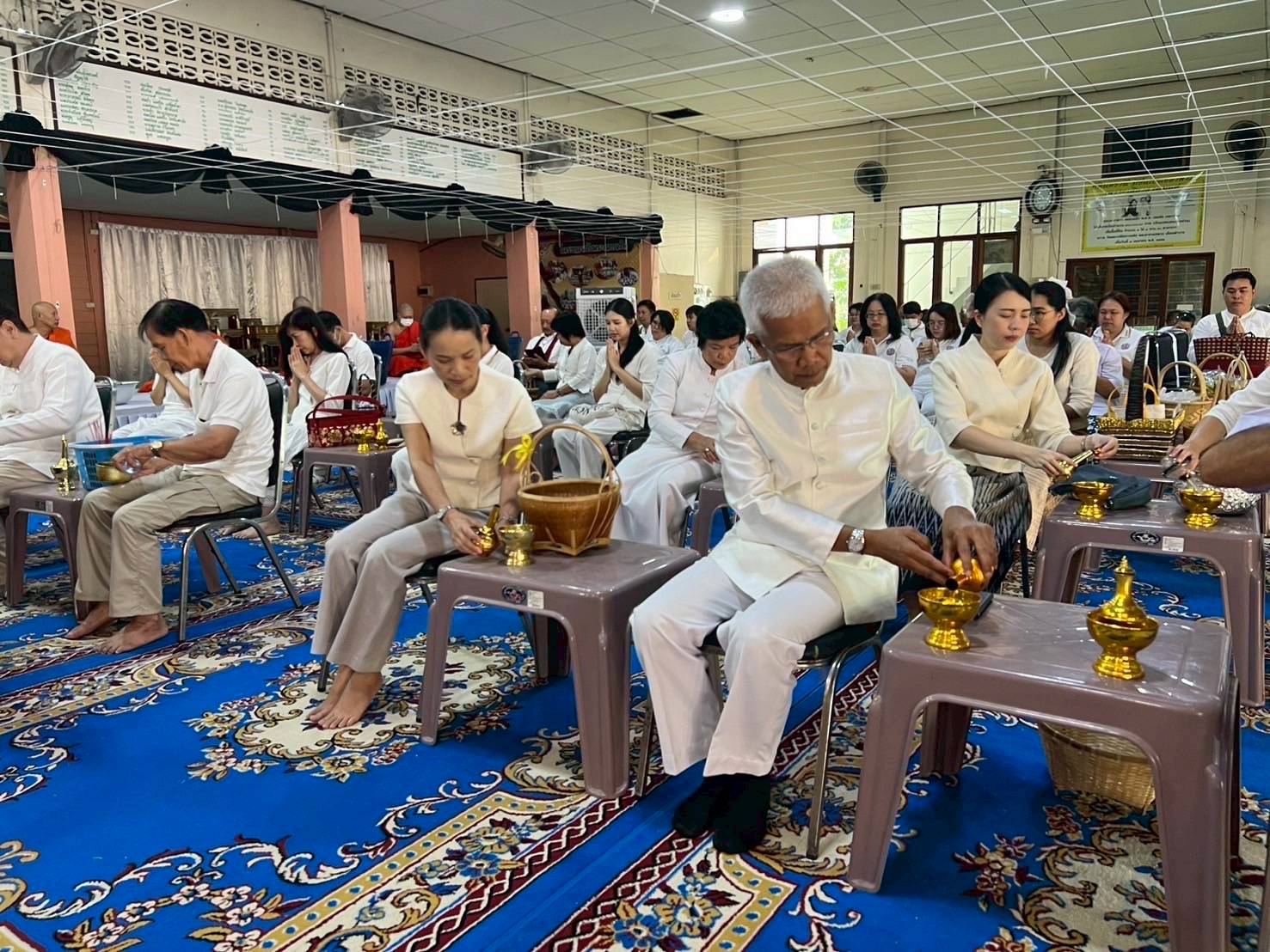 พช.ลำปาง ร่วมพิธีทำบุญตักบาตรส่งเสริมพระพุทธศาสนา เนื่องในเทศกาลวันวิสาขบูชา พุทธศักราช 2568 ณ วัดพระเจดีย์ซาวหลัง พระอารามหลวง
