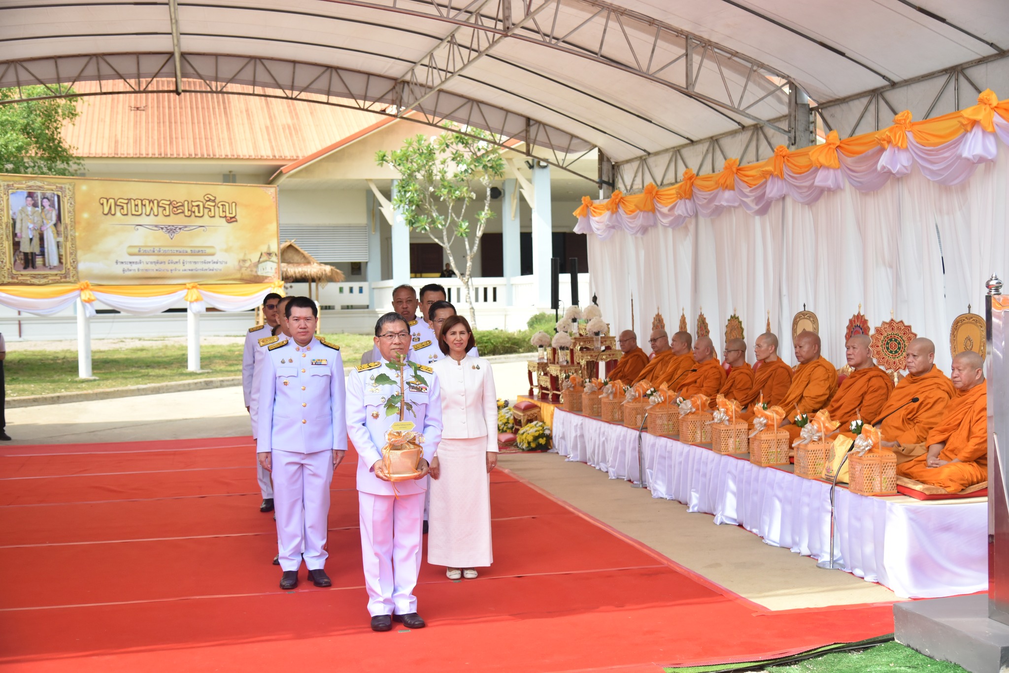 พช.ลำปาง ร่วมพิธีปลูก “พระศรีมหาโพธิทศมราชบพิตร” เฉลิมพระเกียรติพระบาทสมเด็จพระเจ้าอยู่หัว เนื่องในโอกาสพระราชพิธีสมมงคลพระชนมายุเท่าพระบาทสมเด็จพระพุทธยอดฟ้าจุฬาโลกมหาราช