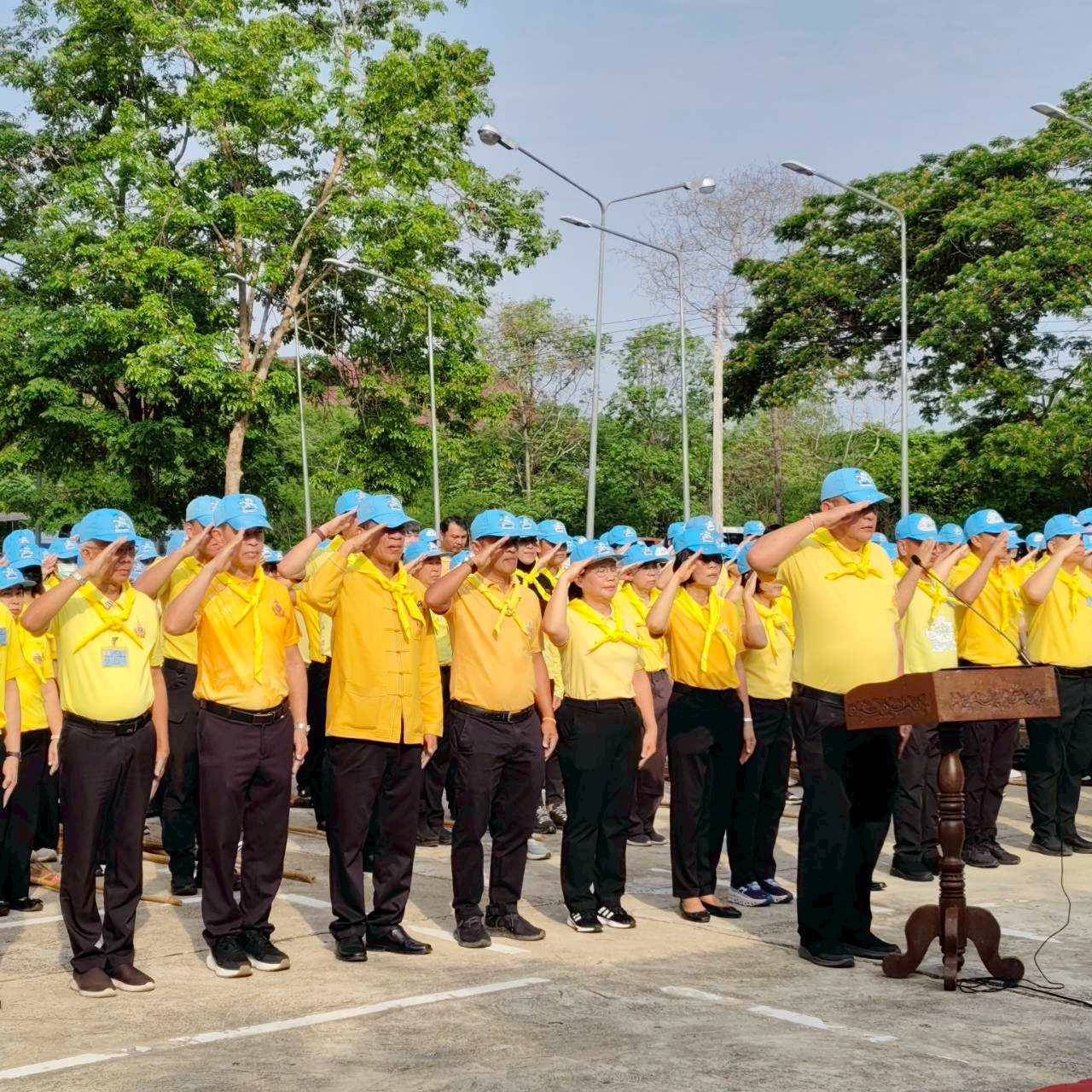 พช.ลำปาง ร่วมกิจกรรมจิตอาสาพัฒนาเฉลิมพระเกียรติ ถวายพระราชกุศล เนื่องในวันฉัตรมงคลและวันปฐมบรมราชาภิเษก 4 พฤษภาคม แสดงความจงรักภักดีและสำนึกในพระมหากรุณาธิคุณของพระบาทสมเด็จพระเจ้าอยู่หัว
