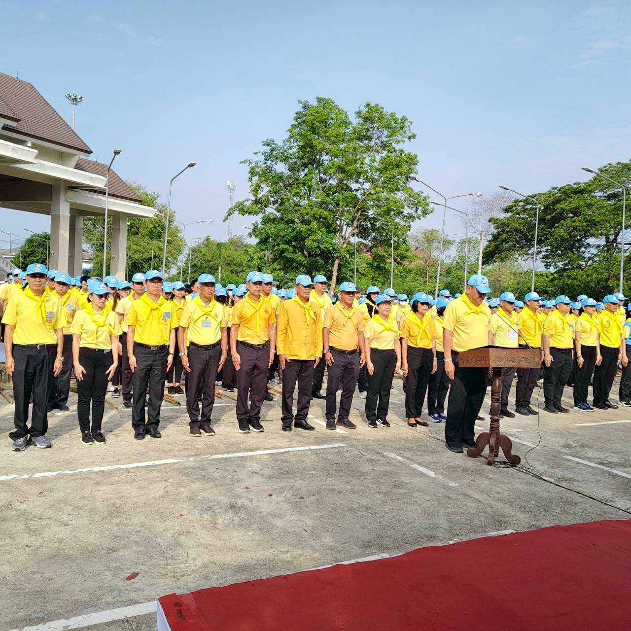 พช.ลำปาง ร่วมกิจกรรมจิตอาสาพัฒนาเฉลิมพระเกียรติ ถวายพระราชกุศล เนื่องในวันฉัตรมงคลและวันปฐมบรมราชาภิเษก 4 พฤษภาคม แสดงความจงรักภักดีและสำนึกในพระมหากรุณาธิคุณของพระบาทสมเด็จพระเจ้าอยู่หัว