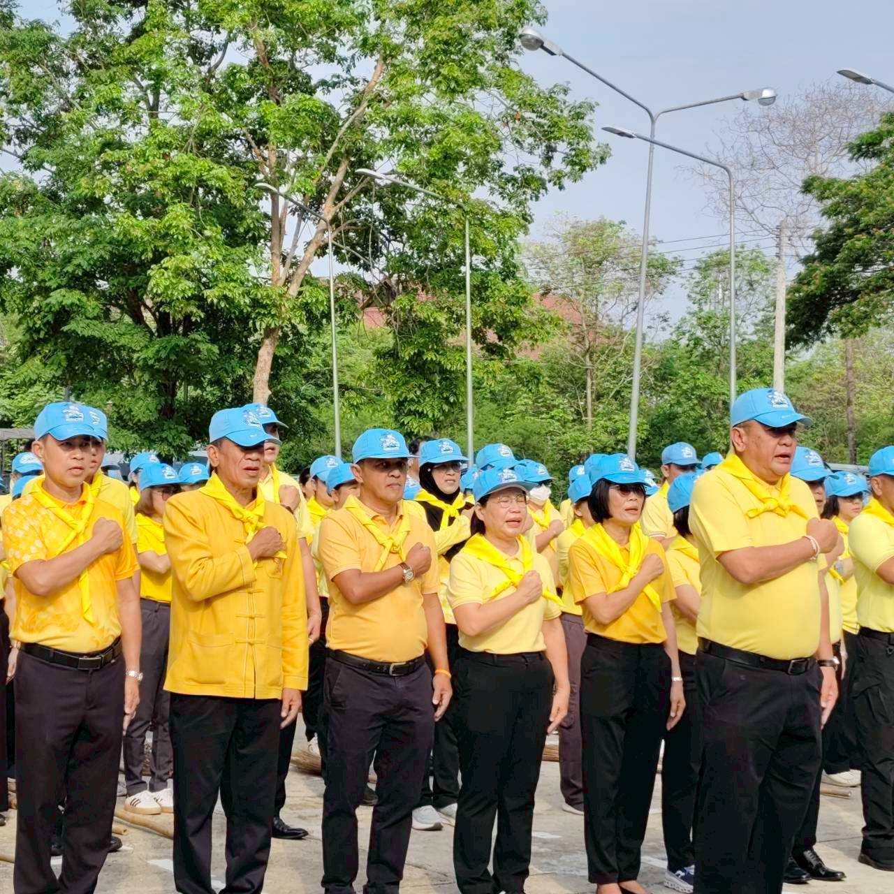 พช.ลำปาง ร่วมกิจกรรมจิตอาสาพัฒนาเฉลิมพระเกียรติ ถวายพระราชกุศล เนื่องในวันฉัตรมงคลและวันปฐมบรมราชาภิเษก 4 พฤษภาคม แสดงความจงรักภักดีและสำนึกในพระมหากรุณาธิคุณของพระบาทสมเด็จพระเจ้าอยู่หัว