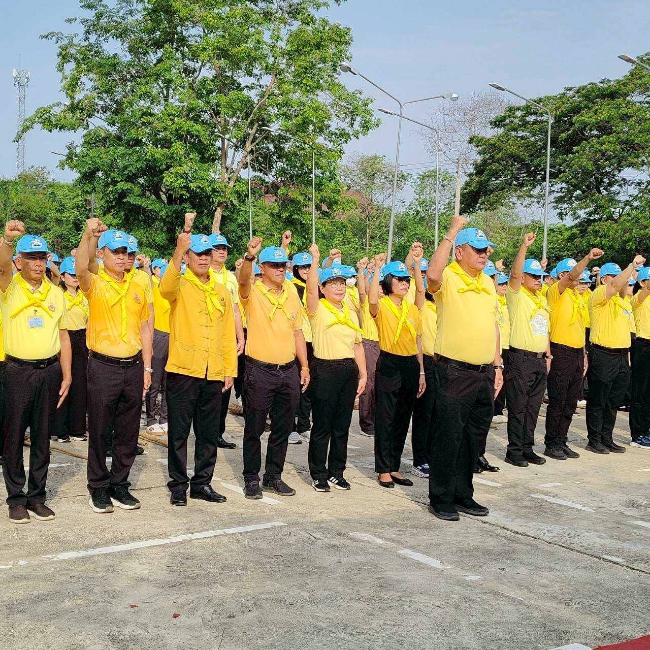 พช.ลำปาง ร่วมกิจกรรมจิตอาสาพัฒนาเฉลิมพระเกียรติ ถวายพระราชกุศล เนื่องในวันฉัตรมงคลและวันปฐมบรมราชาภิเษก 4 พฤษภาคม แสดงความจงรักภักดีและสำนึกในพระมหากรุณาธิคุณของพระบาทสมเด็จพระเจ้าอยู่หัว