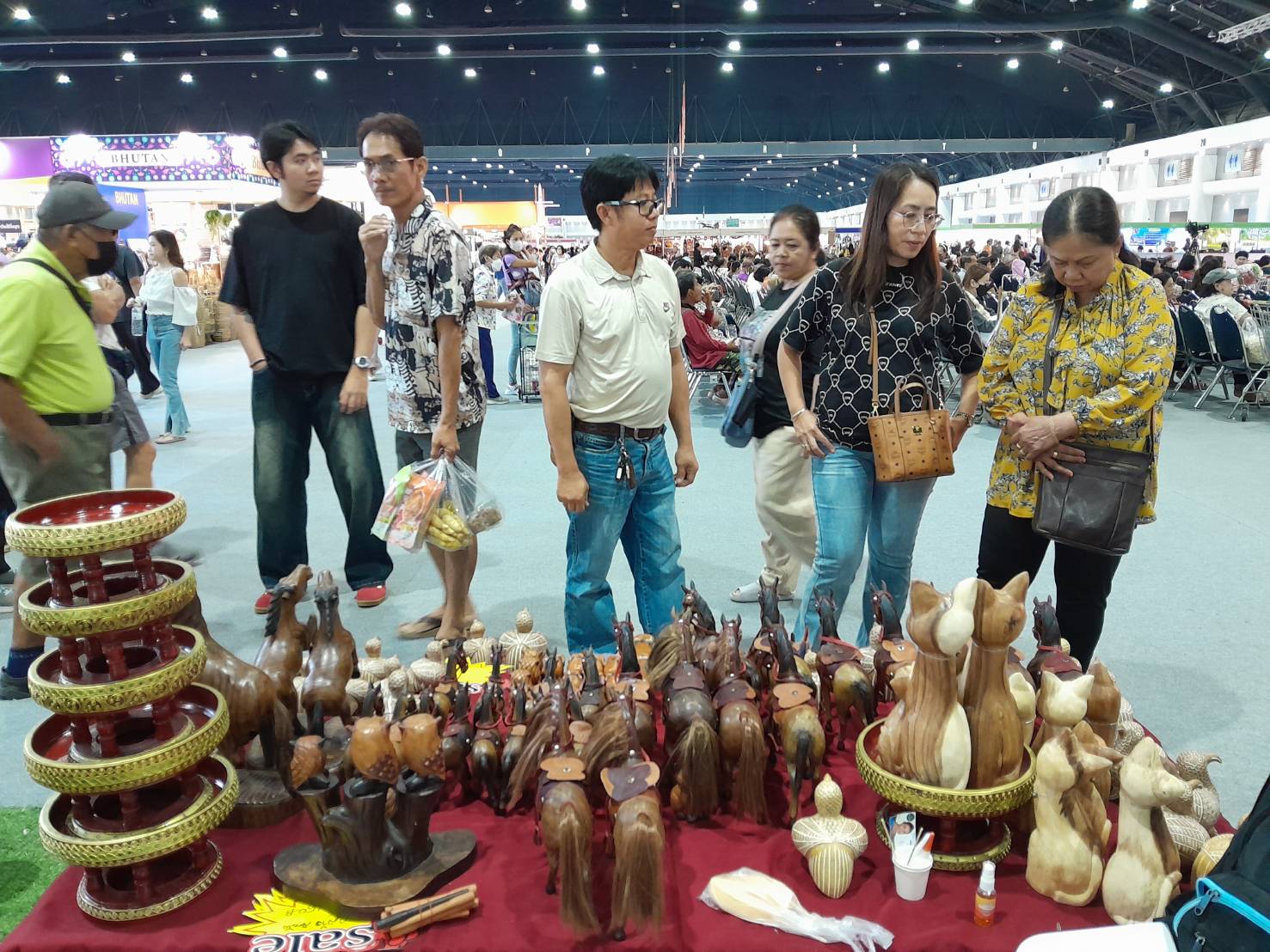 พช.ลำปาง ยกทัพสินค้า OTOP ร่วมงาน OTOP Midyear 2025 “OTOP ทันโลก ทันสมัย เศรษฐกิจไทยยั่งยืน” สรุปยอดจำหน่ายสินค้าโอทอปลำปาง 9 วัน ยอดรวมมากกว่า  10 ล้านบาท