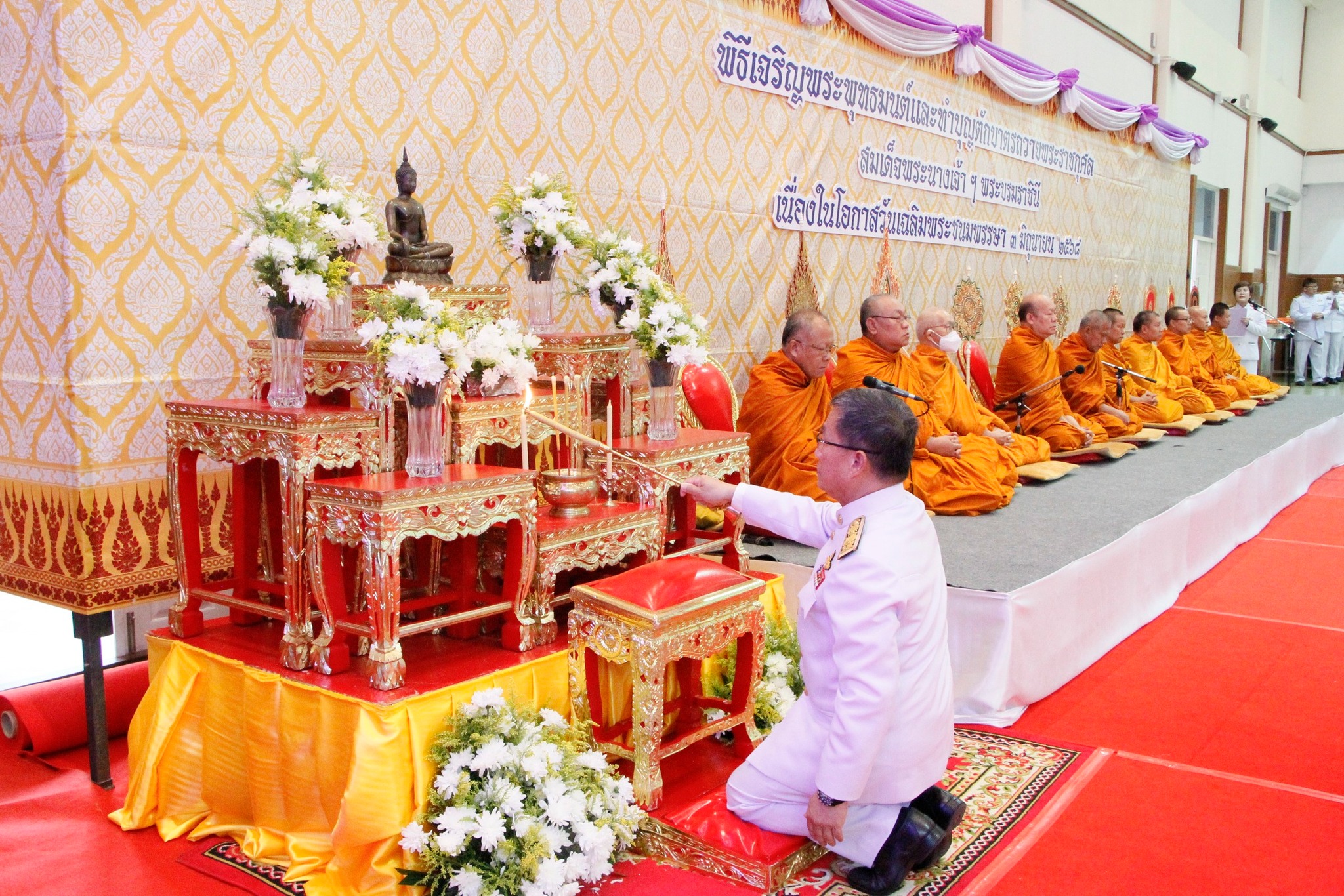 พช.ลำปาง ร่วมพิธีทำบุญตักบาตร และเจริญพระพุทธมนต์ถวายพระราชกุศล เนื่องในโอกาสวันเฉลิมพระชนมพรรษา สมเด็จพระนางเจ้าฯ พระบรมราชินี