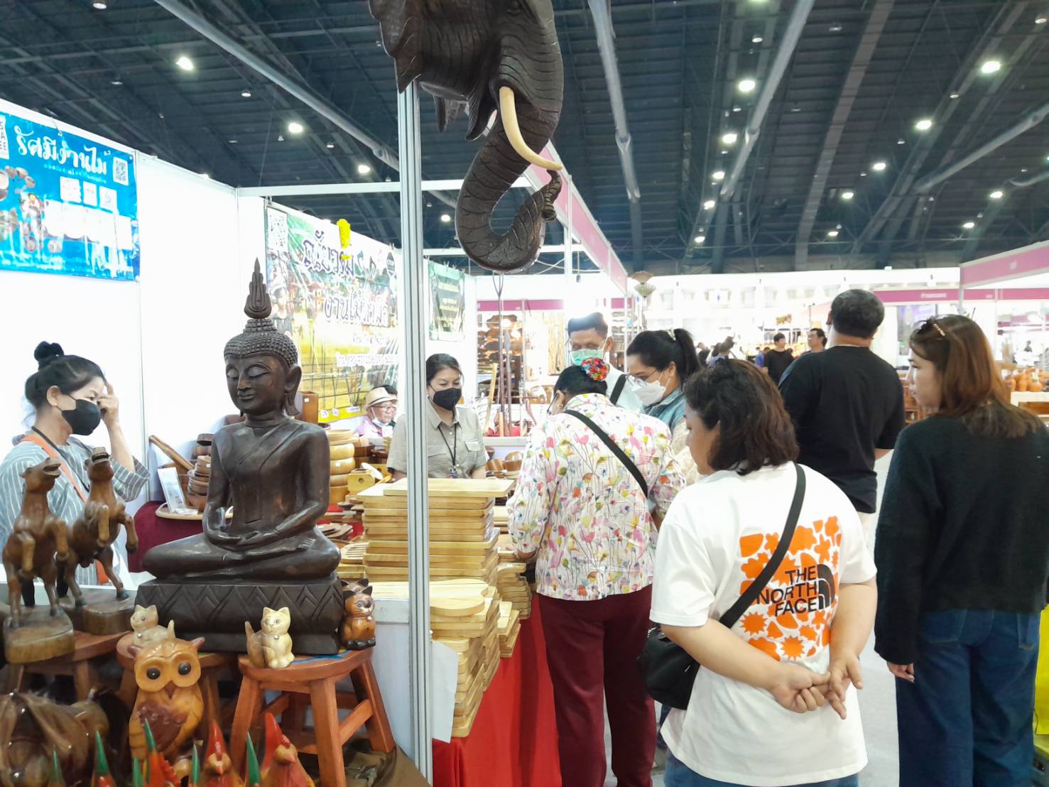 พช.ลำปาง ยกทัพสินค้า OTOP ร่วมงาน OTOP Midyear 2025 “OTOP ทันโลก ทันสมัย เศรษฐกิจไทยยั่งยืน “