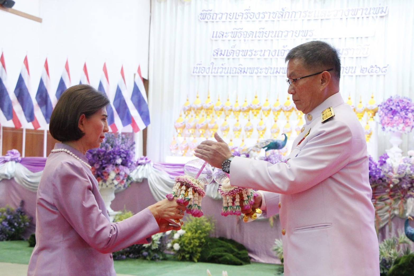 พช.ลำปาง เข้าร่วมพิธีถวายเครื่องราชสักการะและจุดเทียนถวายพระพรชัยมงคล เฉลิมพระเกียรติสมเด็จพระนางเจ้าฯ พระบรมราชินี เนื่องในโอกาสวันเฉลิมพระชนมพรรษา 3 มิถุนายน 2568