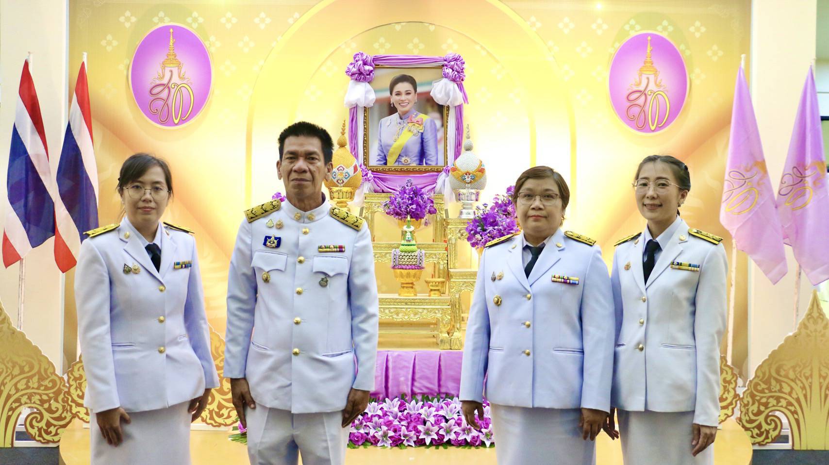 พช.ลำปาง เข้าร่วมพิธีถวายเครื่องราชสักการะและจุดเทียนถวายพระพรชัยมงคล เฉลิมพระเกียรติสมเด็จพระนางเจ้าฯ พระบรมราชินี เนื่องในโอกาสวันเฉลิมพระชนมพรรษา 3 มิถุนายน 2568