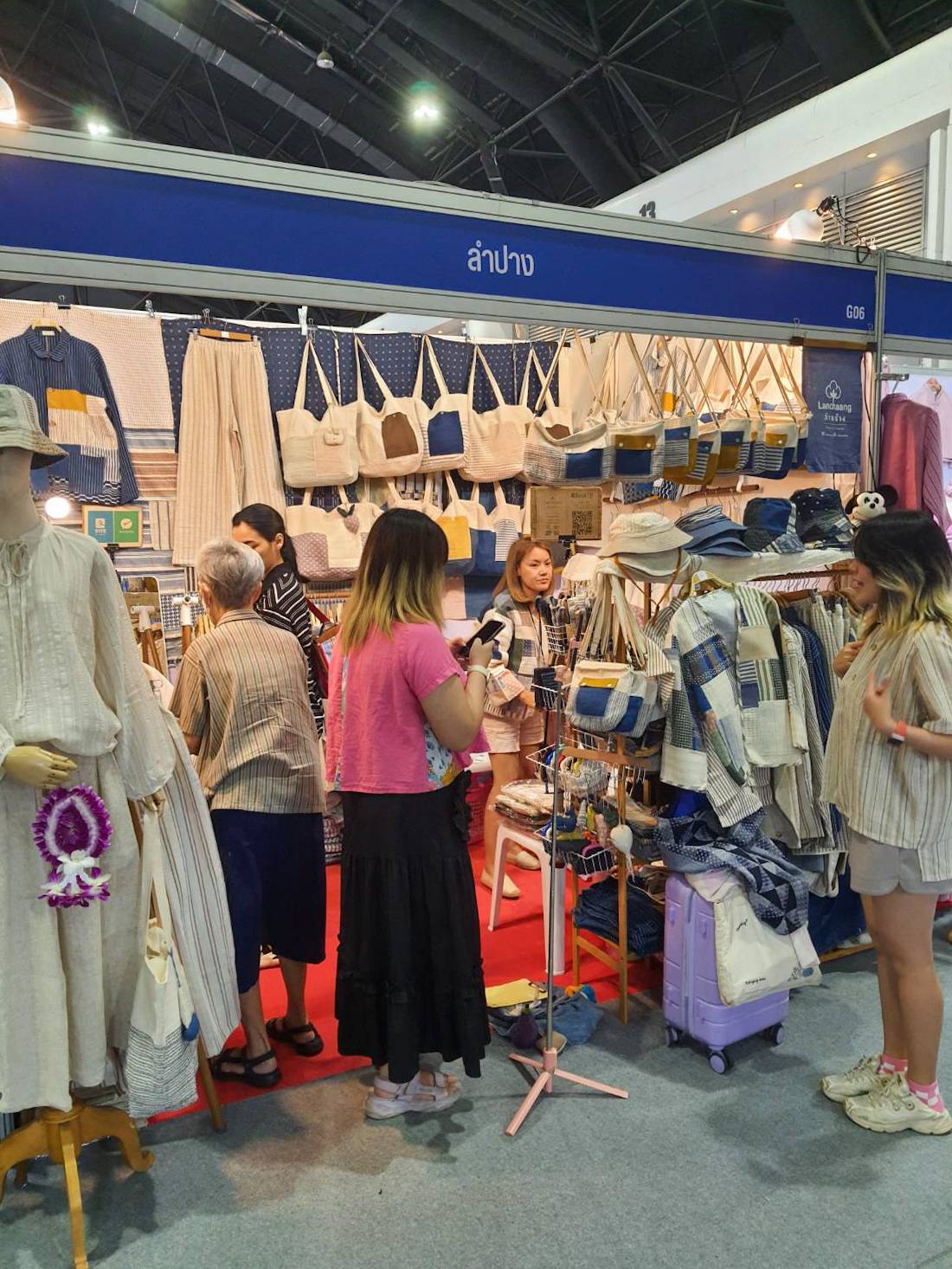พช.ลำปาง ยกทัพสินค้า OTOP ร่วมงาน OTOP Midyear 2025 “OTOP ทันโลก ทันสมัย เศรษฐกิจไทยยั่งยืน “
