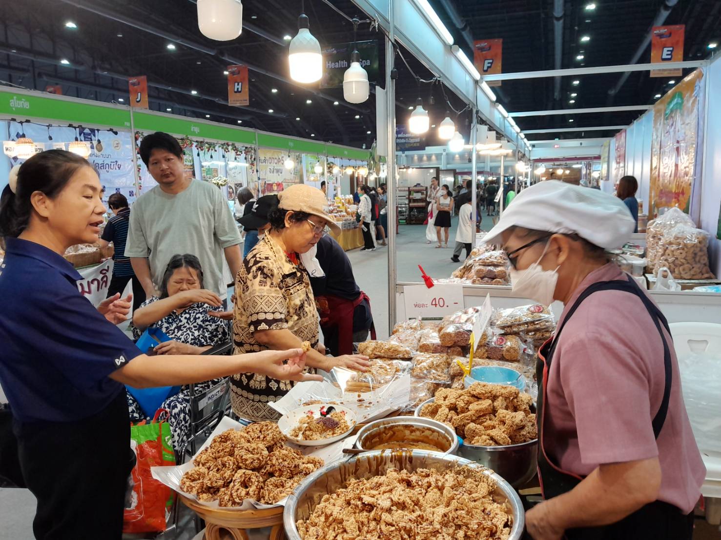 พช.ลำปาง ยกทัพสินค้า OTOP ร่วมงาน OTOP Midyear 2025 “OTOP ทันโลก ทันสมัย เศรษฐกิจไทยยั่งยืน “