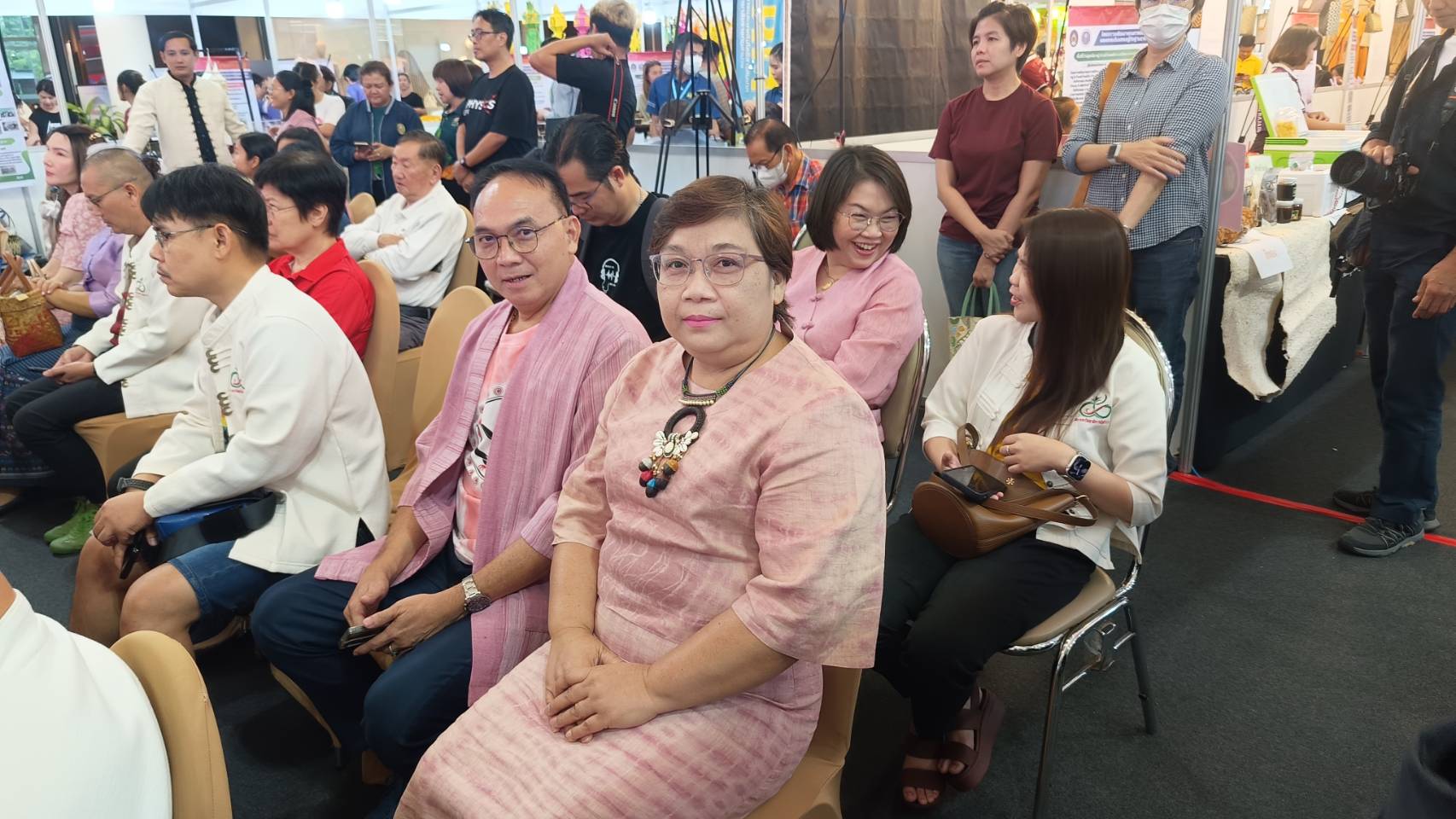 พช.ลำปาง ร่วมพิธีเปิดงาน “มหกรรมรวมพลังราชภัฏ” ส่งเสริมผลิตภัณฑ์ชุมชน ยกระดับท้องถิ่นสู่ความยั่งยืน