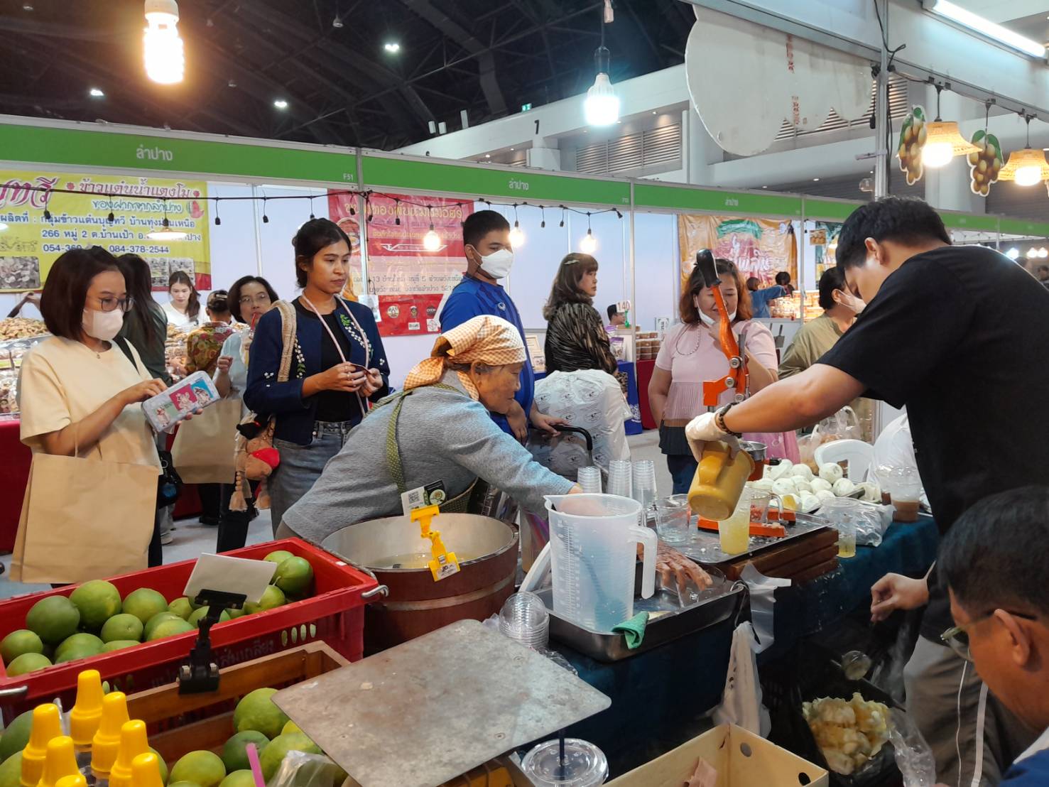 พช.ลำปาง ยกทัพสินค้า OTOP ร่วมงาน OTOP Midyear 2025 “OTOP ทันโลก ทันสมัย เศรษฐกิจไทยยั่งยืน”