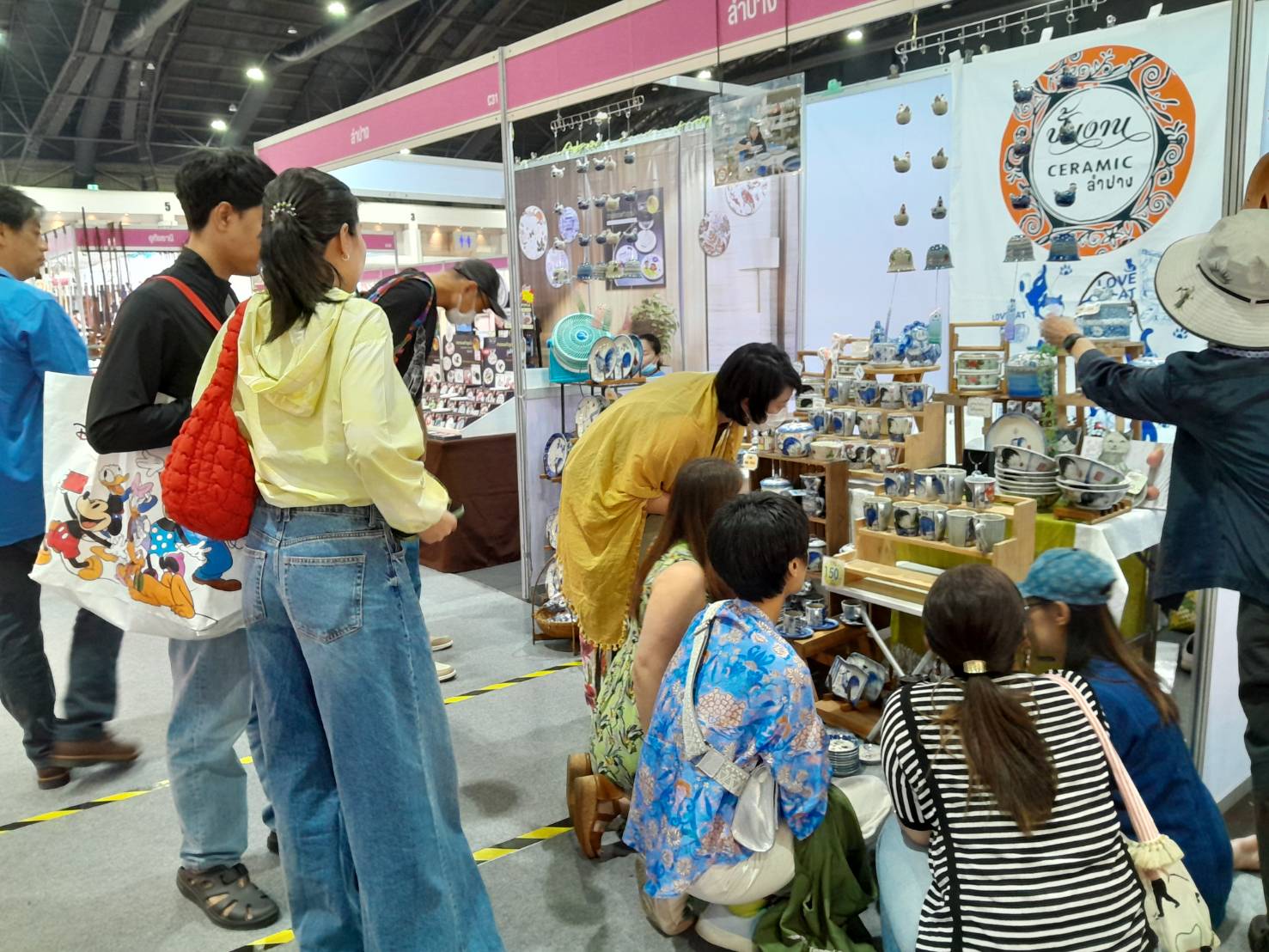 พช.ลำปาง ยกทัพสินค้า OTOP ร่วมงาน OTOP Midyear 2025 “OTOP ทันโลก ทันสมัย เศรษฐกิจไทยยั่งยืน” สรุปยอดจำหน่ายสินค้าโอทอปลำปาง 9 วัน ยอดรวมมากกว่า  10 ล้านบาท