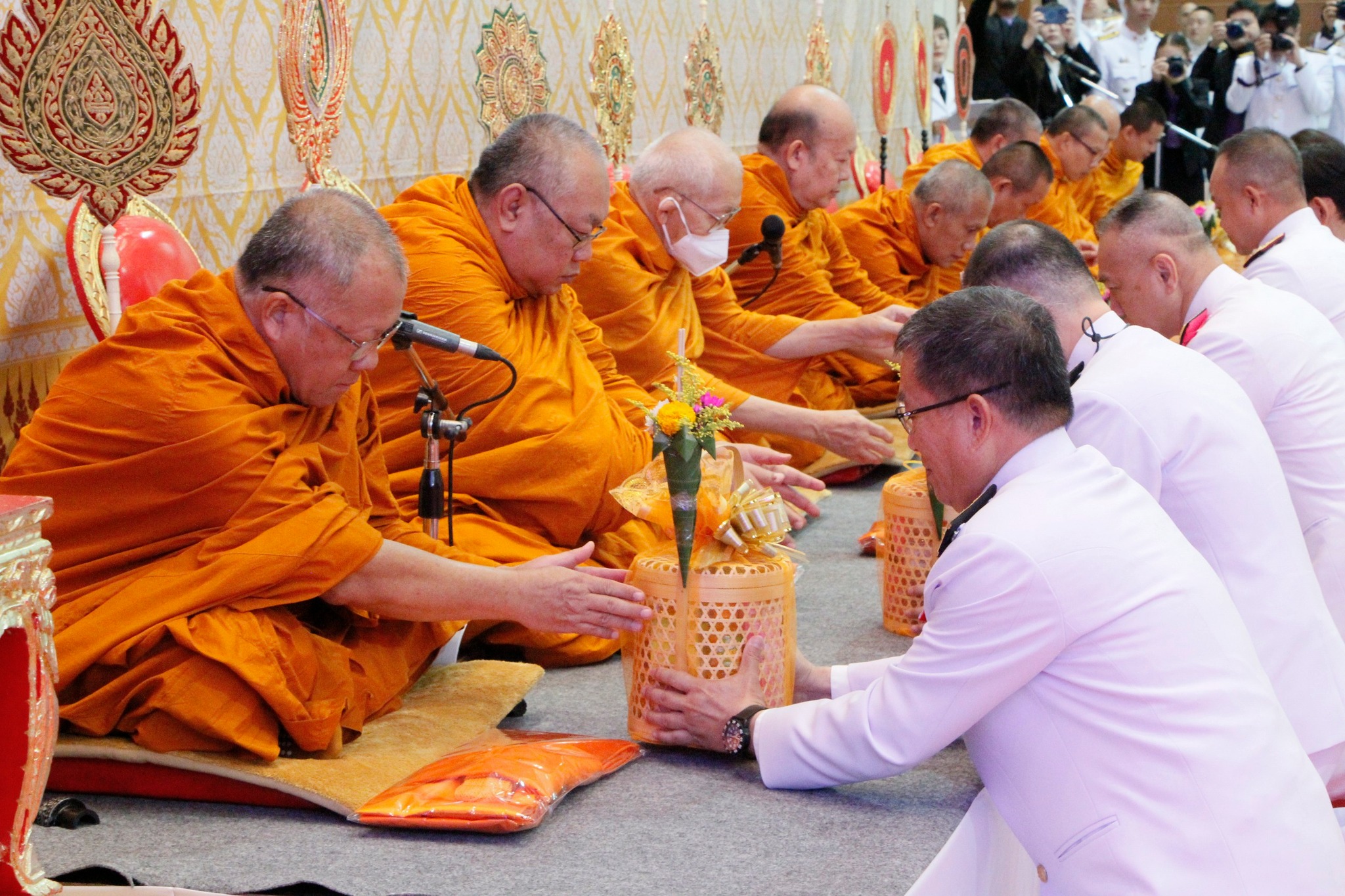 พช.ลำปาง ร่วมพิธีทำบุญตักบาตร และเจริญพระพุทธมนต์ถวายพระราชกุศล เนื่องในโอกาสวันเฉลิมพระชนมพรรษา สมเด็จพระนางเจ้าฯ พระบรมราชินี