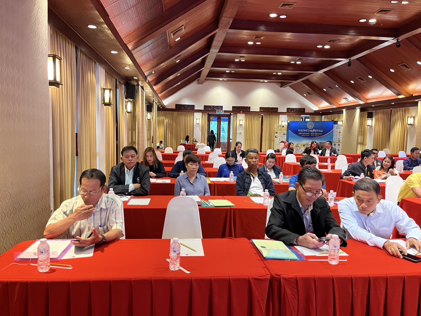 พช.ลำปาง : ร่วมพิธีเปิดประชุมเชิงปฏิบัติการกำหนดแนวทางการบูรณาการไกล่เกลี่ยข้อพิพาทภาคประชาชนกับองค์กรปกครองส่วนท้องถิ่นจังหวัดลำปาง