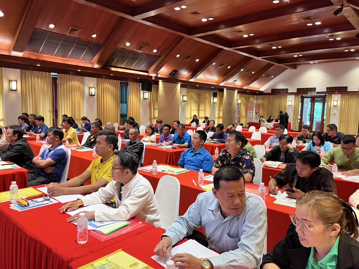 พช.ลำปาง : ร่วมพิธีเปิดประชุมเชิงปฏิบัติการกำหนดแนวทางการบูรณาการไกล่เกลี่ยข้อพิพาทภาคประชาชนกับองค์กรปกครองส่วนท้องถิ่นจังหวัดลำปาง