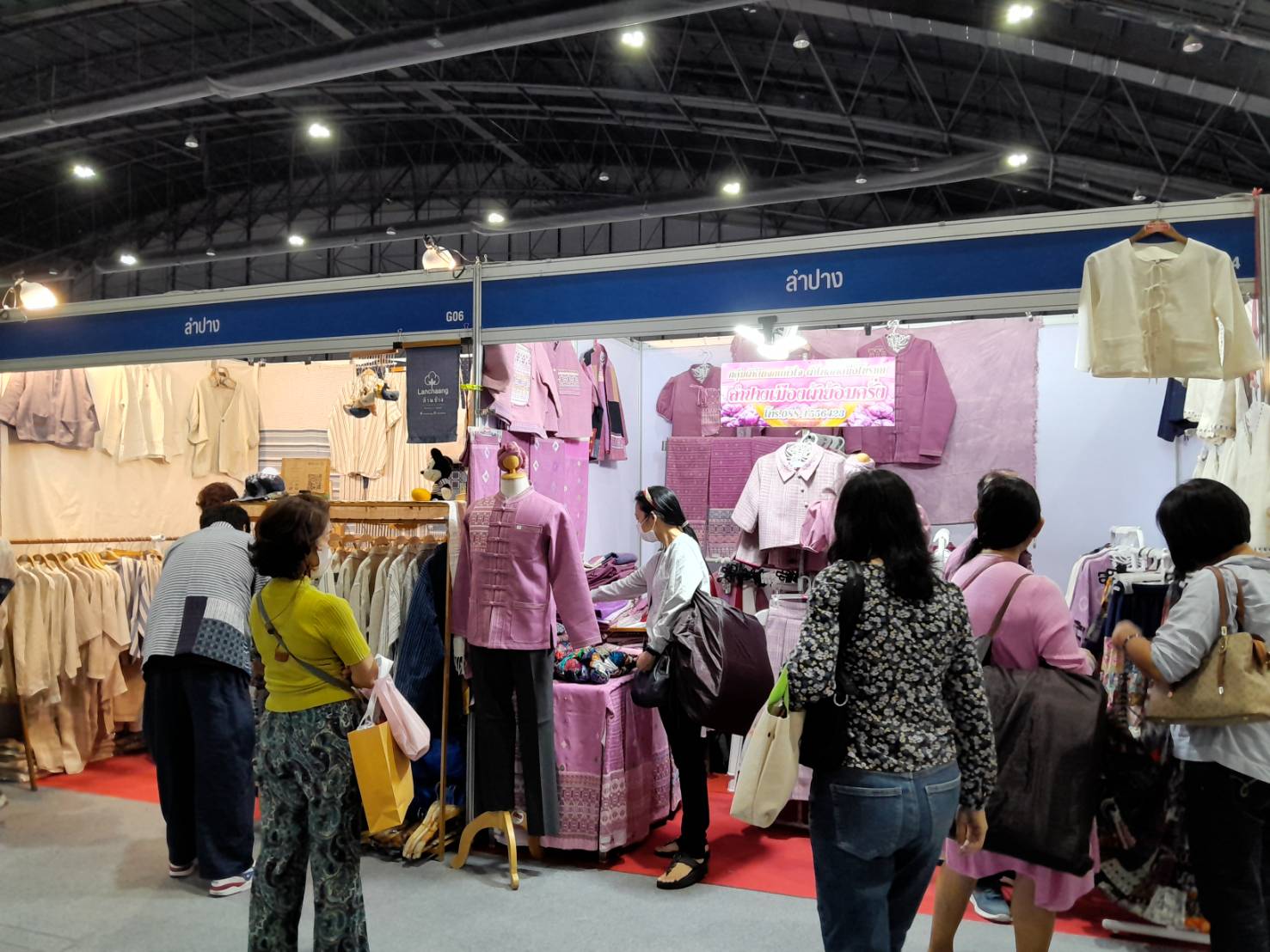 พช.ลำปาง ยกทัพสินค้า OTOP ร่วมงาน OTOP Midyear 2025 “OTOP ทันโลก ทันสมัย เศรษฐกิจไทยยั่งยืน” สรุปยอดจำหน่ายสินค้าโอทอปลำปาง 9 วัน ยอดรวมมากกว่า  10 ล้านบาท