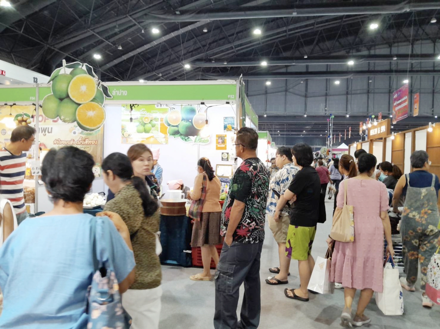 พช.ลำปาง ยกทัพสินค้า OTOP ร่วมงาน OTOP Midyear 2025 “OTOP ทันโลก ทันสมัย เศรษฐกิจไทยยั่งยืน “