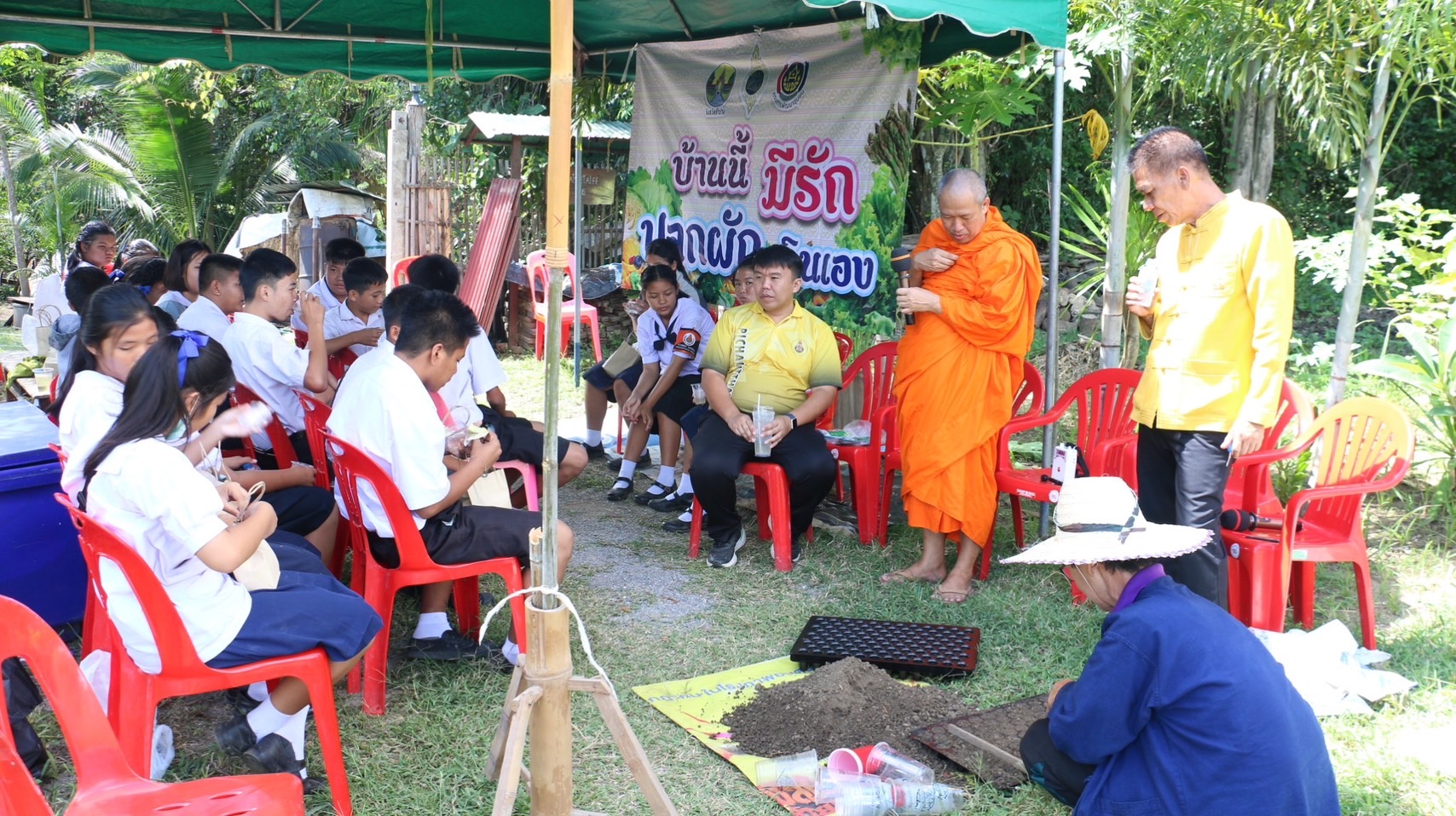 พช.ลำปาง จัดกิจกรรมส่งเสริมกิจกรรมทางนี้มีผล ผู้คนรักกัน