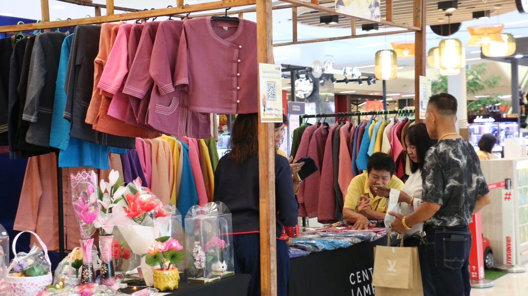 พช.ลำปาง จัดกิจกรรมการทดสอบตลาด และเวทีคัดเลือกผลิตภัณฑ์ OTOP ที่มีความโดดเด่น และมีนวัตกรรม