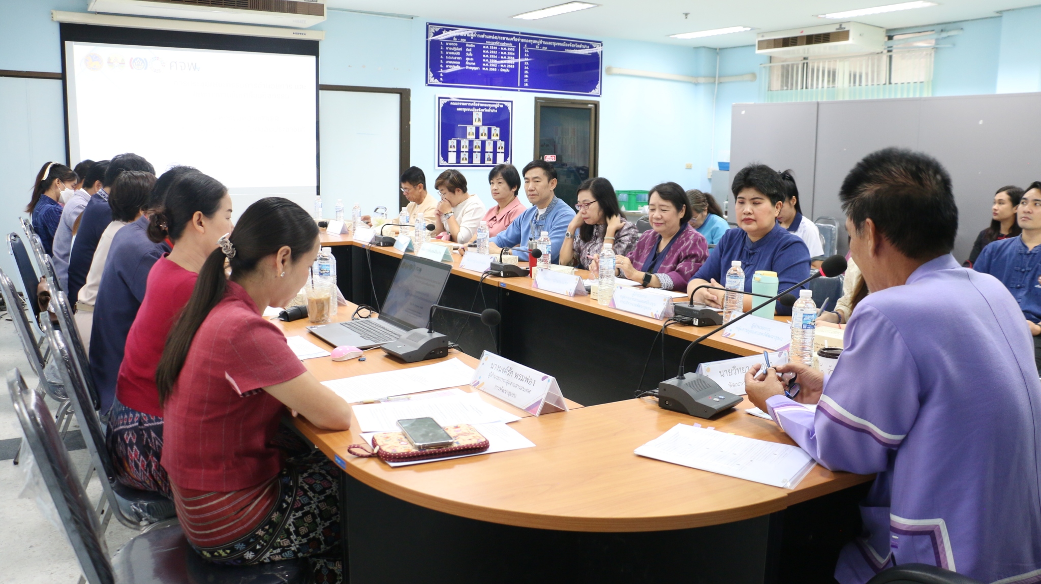 พช.ลำปาง : ดำเนินการประชุมคณะกรรมการอำนวยการและคณะทำงานขับเคลื่อนกิจกรรม “มหกรรมความสำเร็จการพัฒนาคุณภาพชีวิตของประชาชน”