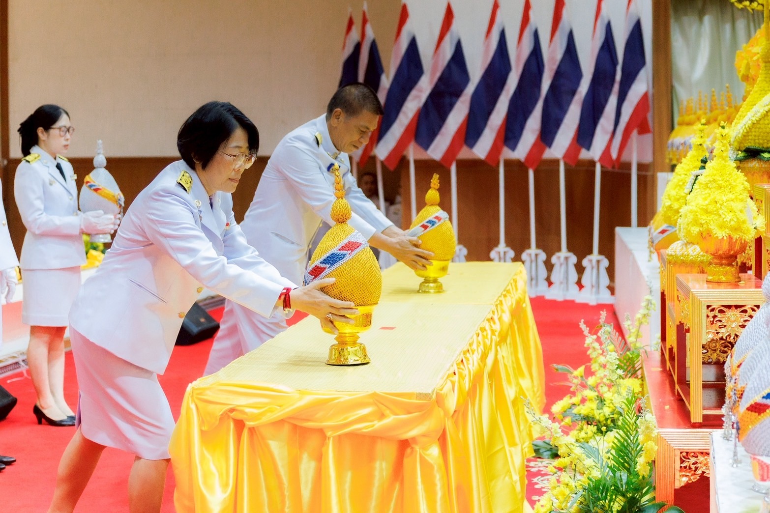 พช.ลำปาง ร่วมประกอบพิธีถวายเครื่องราชสักการะถวายราชสดุดีเฉลิมพระเกียรติ และจุดเทียนชัยถวายพระพรชัยมงคล พระบาทสมเด็จพระเจ้าอยู่หัว เนื่องในโอกาสวันเฉลิมพระชนมพรรษา 28 กรกฎาคม 2568