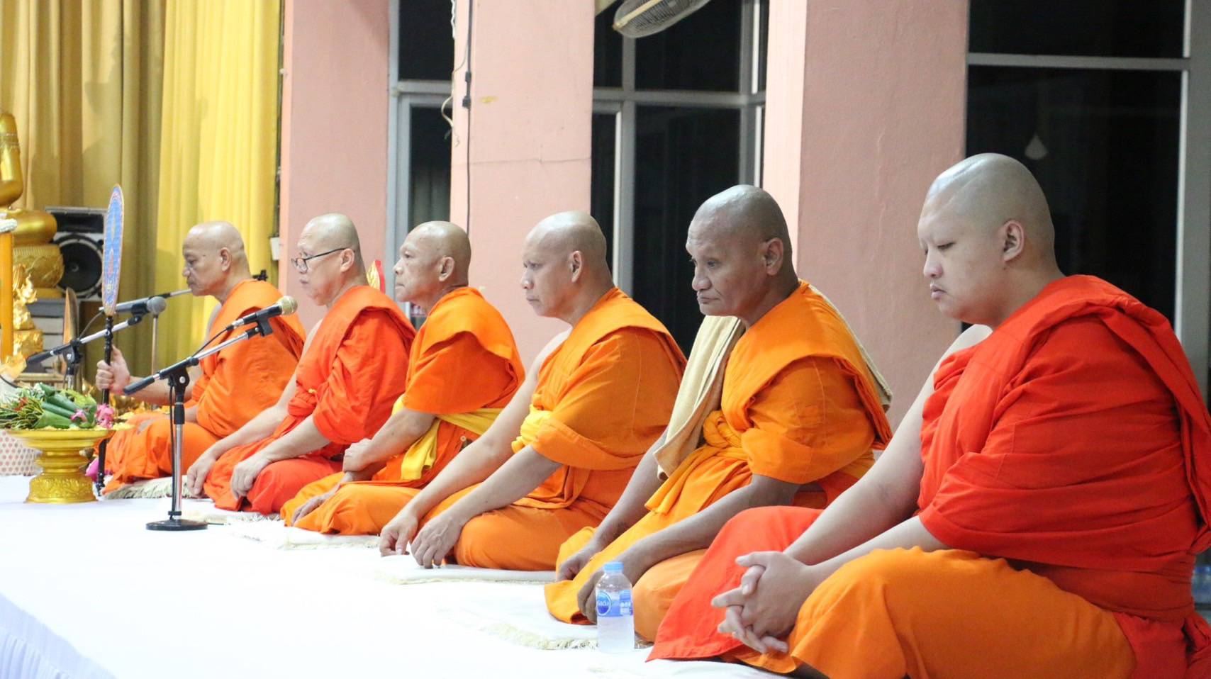 พช.ลำปาง ร่วมพิธีทำบุญตักบาตร และถวายเทียนพรรษา เนื่องในเทศกาลอาสาฬหบูชาและเข้าพรรษา