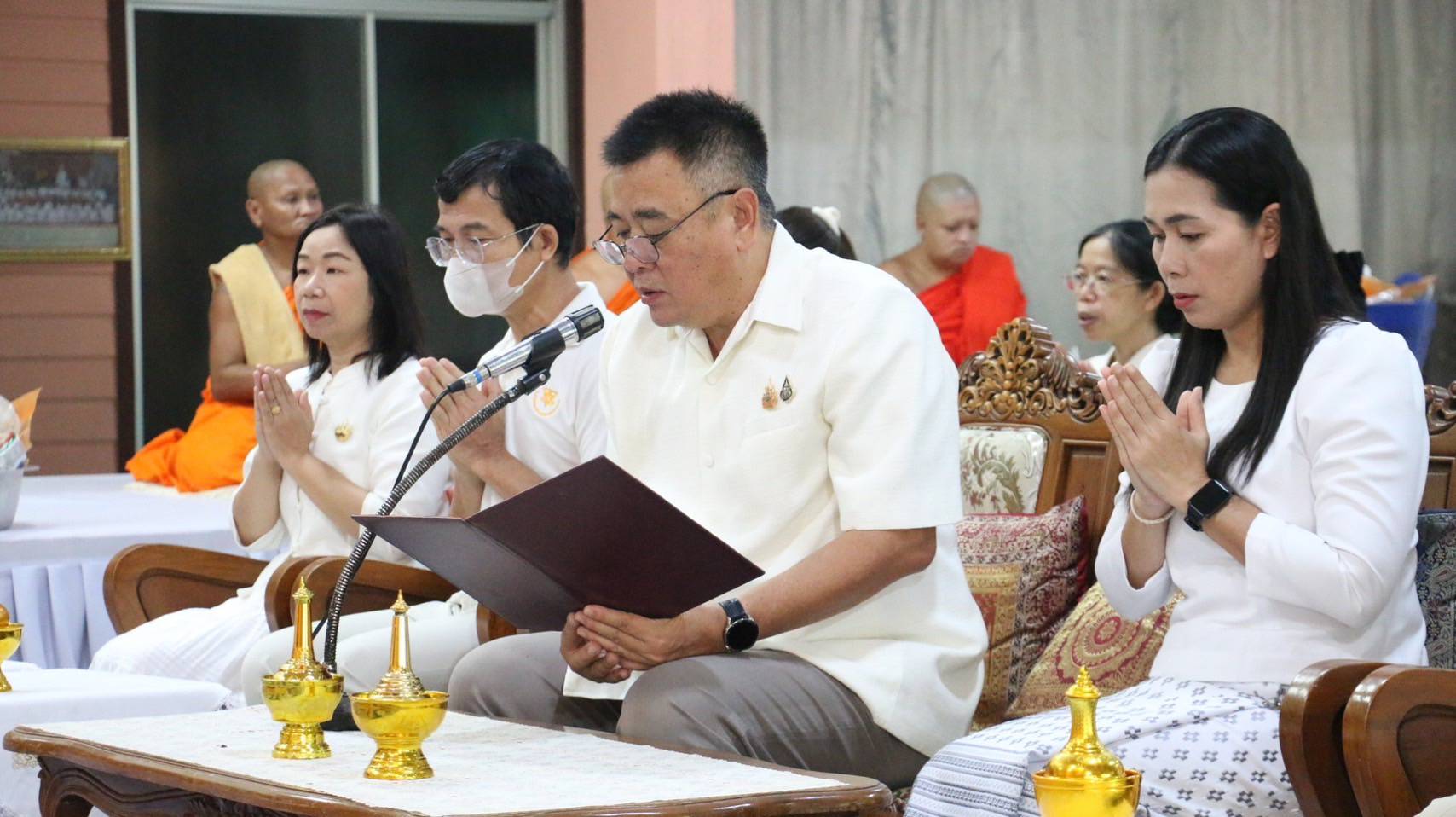 พช.ลำปาง ร่วมพิธีทำบุญตักบาตร และถวายเทียนพรรษา เนื่องในเทศกาลอาสาฬหบูชาและเข้าพรรษา