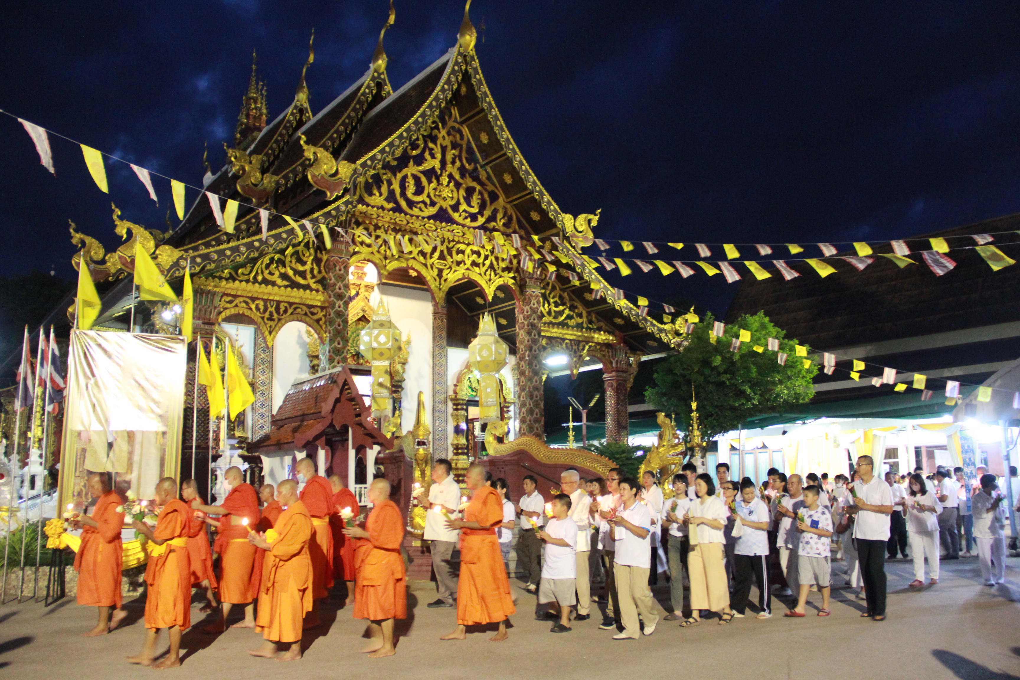 พช.ลำปาง ร่วมพิธีแสดงตนเป็นพุทธมามกะ และพิธีเวียนเทียน เนื่องในเทศกาลวันอาสาฬหบูชาและวันเข้าพรรษา พุทธศักราช 2568