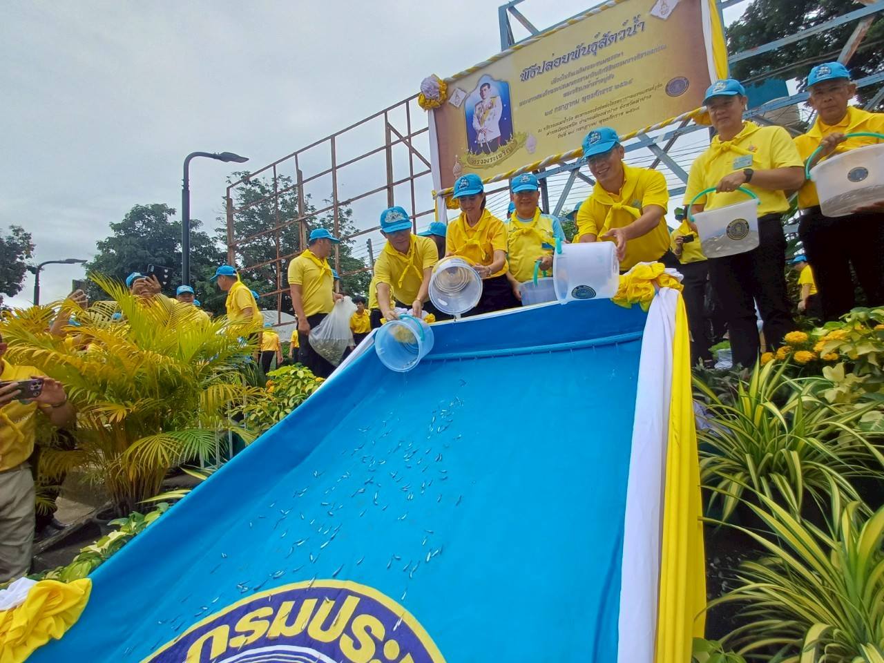 พช.ลำปาง ร่วมกิจกรรมจิตอาสาพัฒนา ถวายเป็นพระราชกุศล เนื่องในวันเฉลิมพระชนมพรรษาพระบาทสมเด็จพระเจ้าอยู่หัว