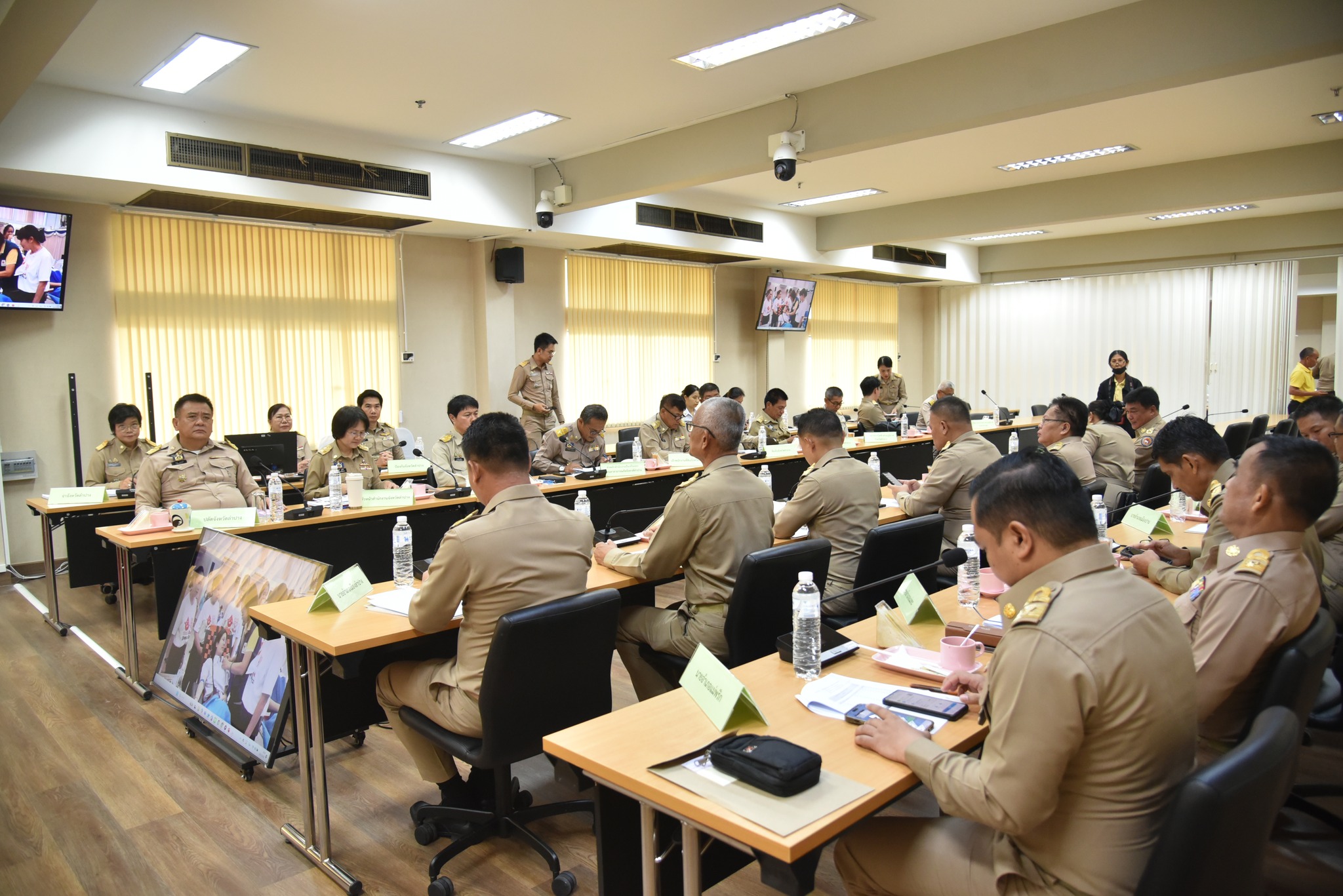 พช.ลำปาง ประชุมนายอำเภอ หัวหน้าส่วนราชการและรัฐวิสาหกิจในสังกัดกระทรวงมหาดไทย ประจำเดือนมิถุนายน 2568