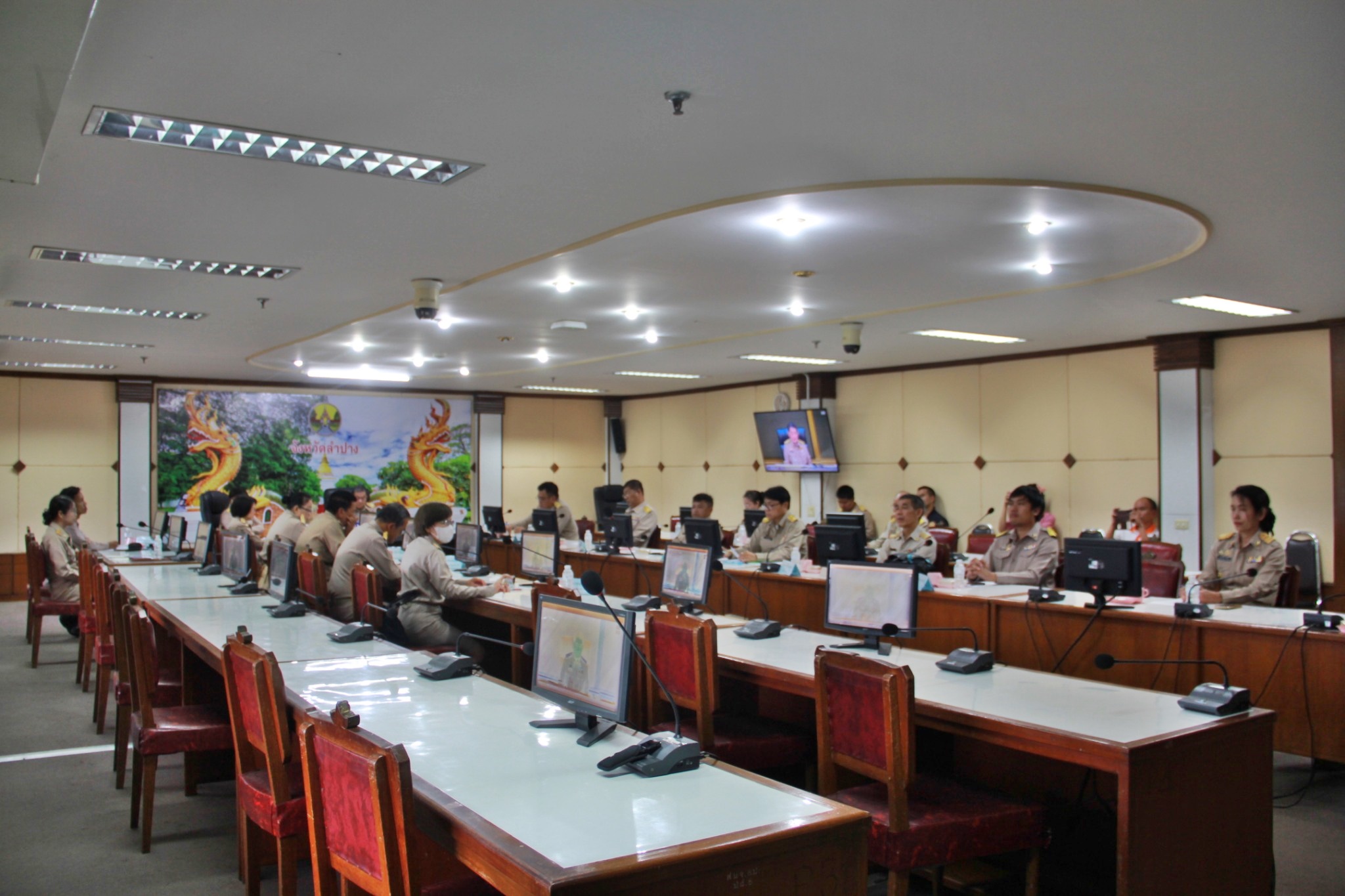 พช.ลำปาง เข้าร่วมประชุมมอบนโยบายสำคัญของนายภูมิธรรม เวชยชัย รองนายกรัฐมนตรีและรัฐมนตรีว่าการกระทรวงมหาดไทย