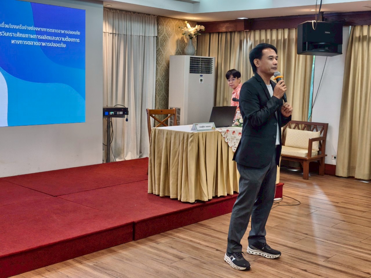 พช.ลำปาง จัดประชุมเชิงปฏิบัติการสร้างรายได้จากกิจการอาหารปลอดภัย