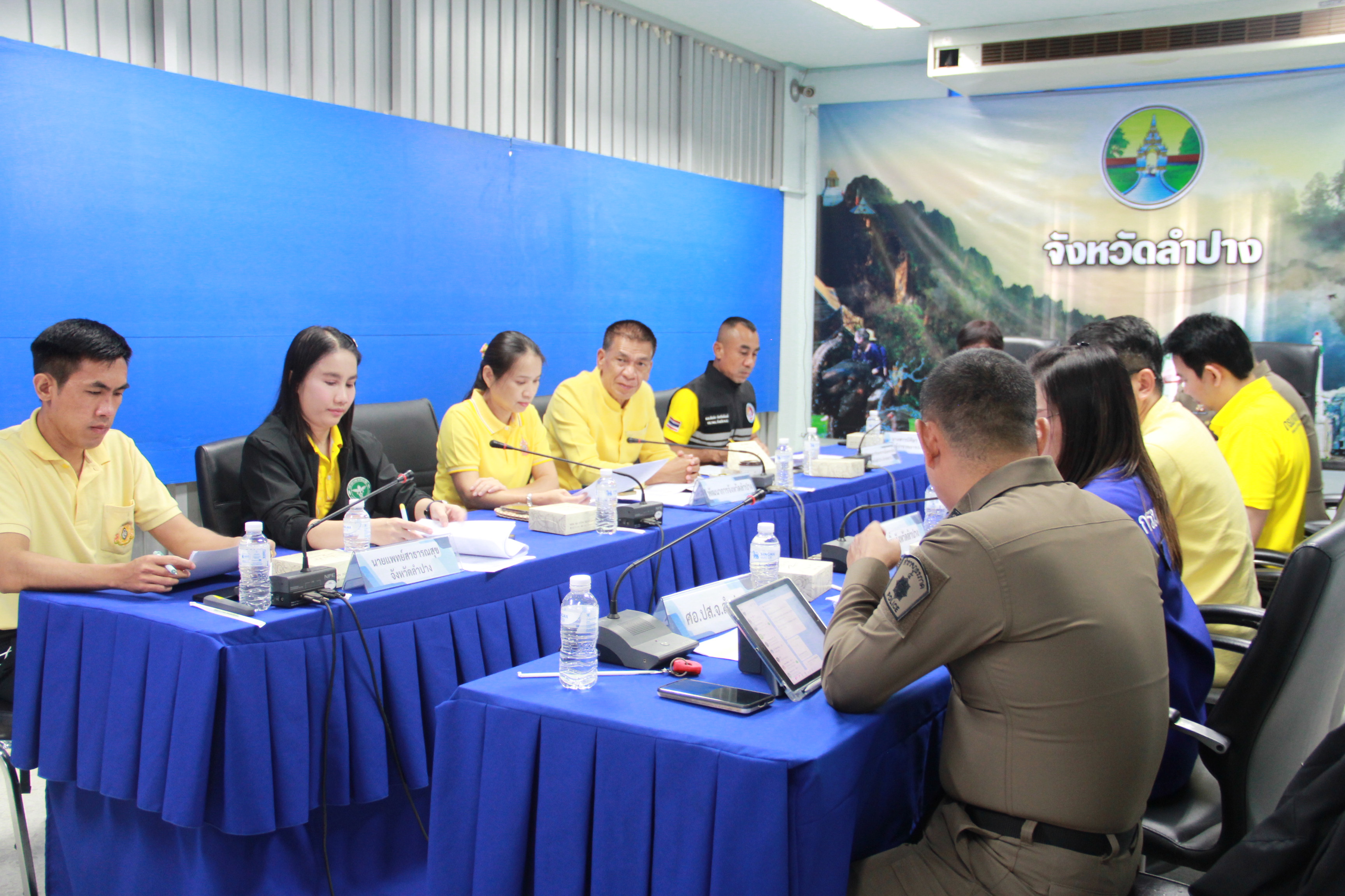 พช.ลำปาง ร่วมประชุมติดตามการดำเนินงานพัฒนาและฟื้นฟูหมู่บ้าน/ชุมชน กองทุนแม่ของแผ่นดิน ในระยะ 2 เดือน