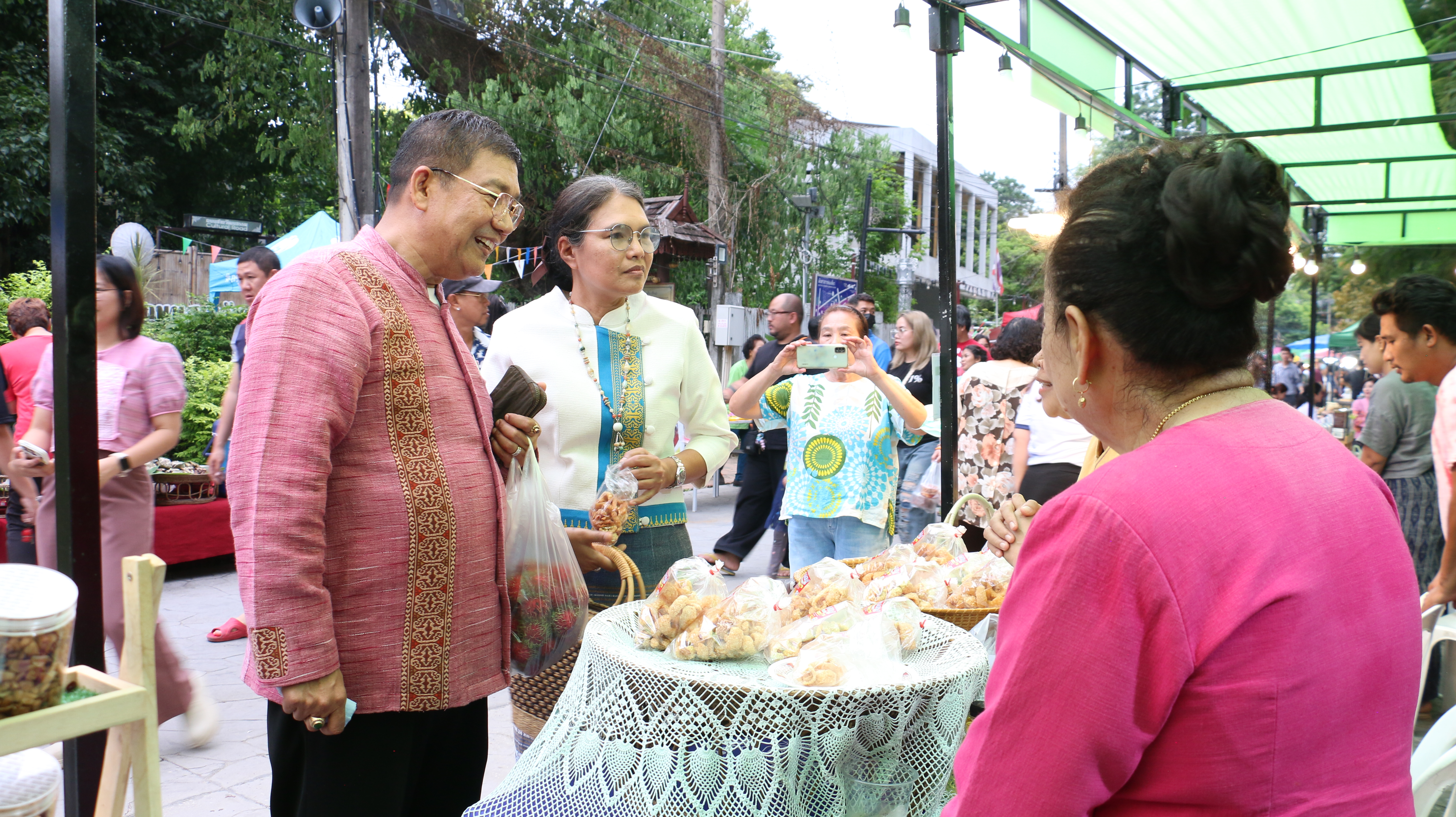 พช.ลำปาง จัดกิจกรรมเชื่อมโยงช่องทางการตลาดในการสร้างรายได้จากกิจการอาหารปลอดภัย ภายใต้โครงการส่งเสริมการสร้างรายได้จากกิจการอาหารปลอดภัย