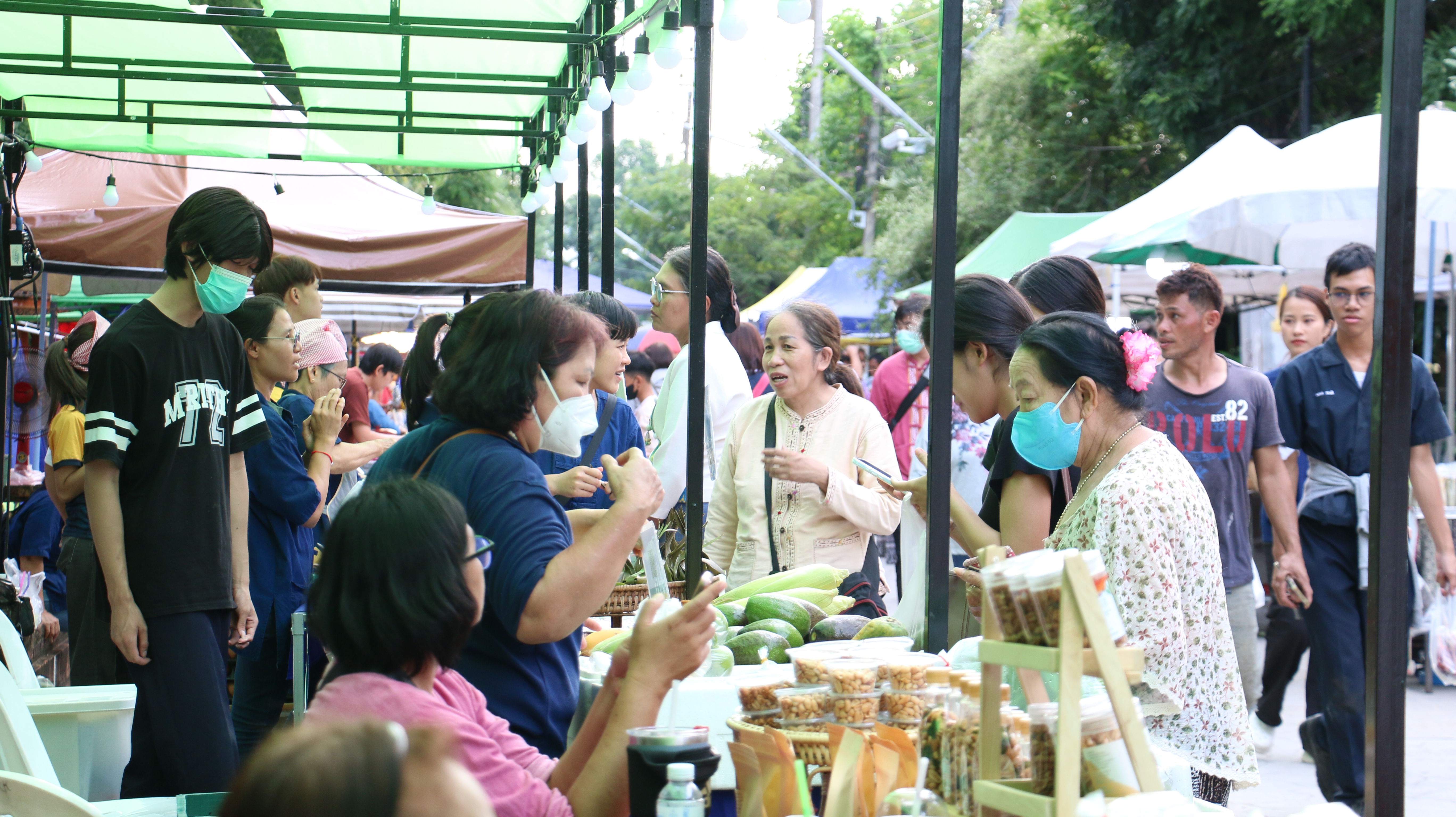 พช.ลำปาง จัดกิจกรรมเชื่อมโยงช่องทางการตลาดในการสร้างรายได้จากกิจการอาหารปลอดภัย ภายใต้โครงการส่งเสริมการสร้างรายได้จากกิจการอาหารปลอดภัย