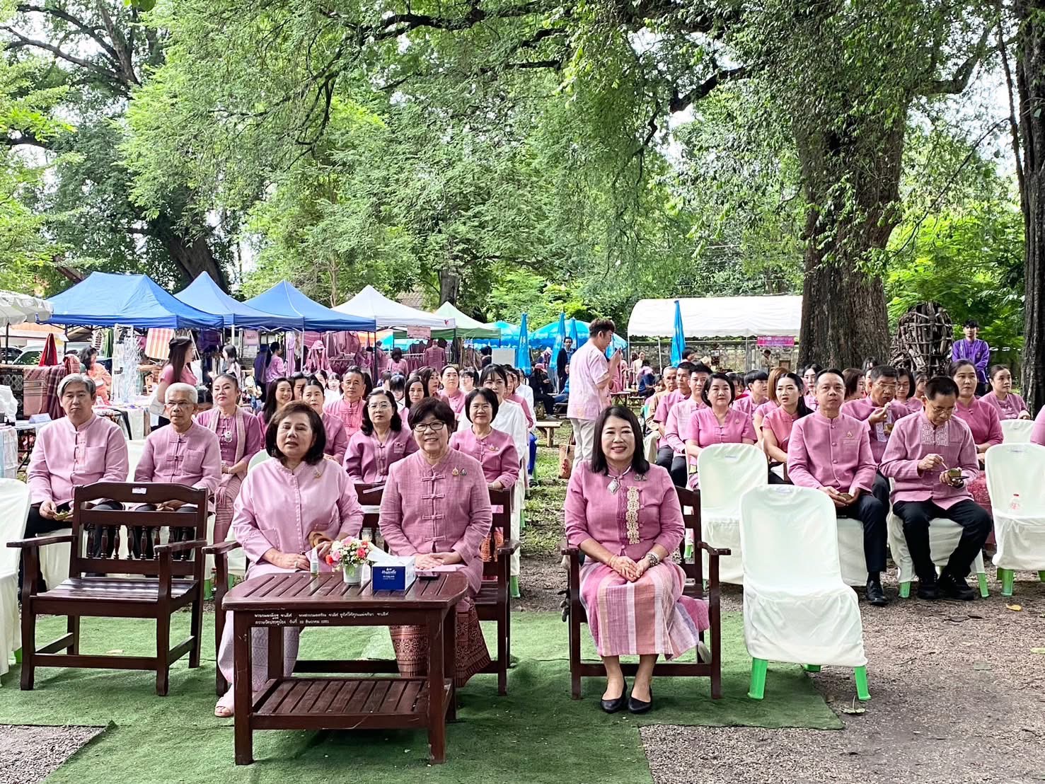 พช.ลำปาง ร่วมจัดแสดงบูธนิทรรศการลายผ้าพระราชทาน ในงาน “ครั่งครั้งใหม่ ย้อมศิลป์ เติมสี เติมชีวิต”
