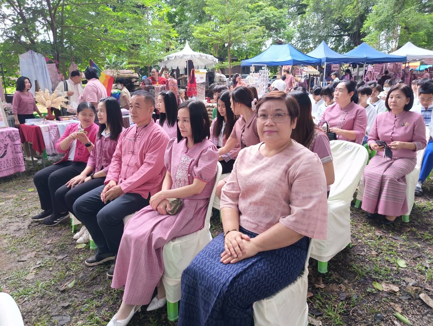พช.ลำปาง ร่วมจัดแสดงบูธนิทรรศการลายผ้าพระราชทาน ในงาน “ครั่งครั้งใหม่ ย้อมศิลป์ เติมสี เติมชีวิต”