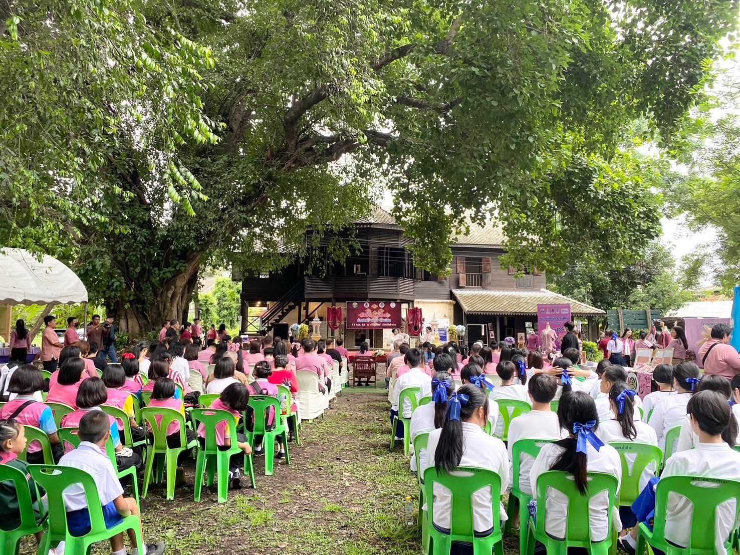 พช.ลำปาง ร่วมจัดแสดงบูธนิทรรศการลายผ้าพระราชทาน ในงาน “ครั่งครั้งใหม่ ย้อมศิลป์ เติมสี เติมชีวิต”