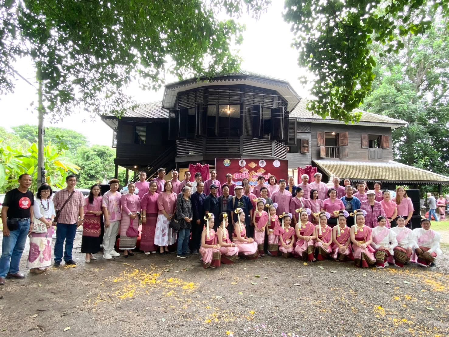 พช.ลำปาง ร่วมจัดแสดงบูธนิทรรศการลายผ้าพระราชทาน ในงาน “ครั่งครั้งใหม่ ย้อมศิลป์ เติมสี เติมชีวิต”