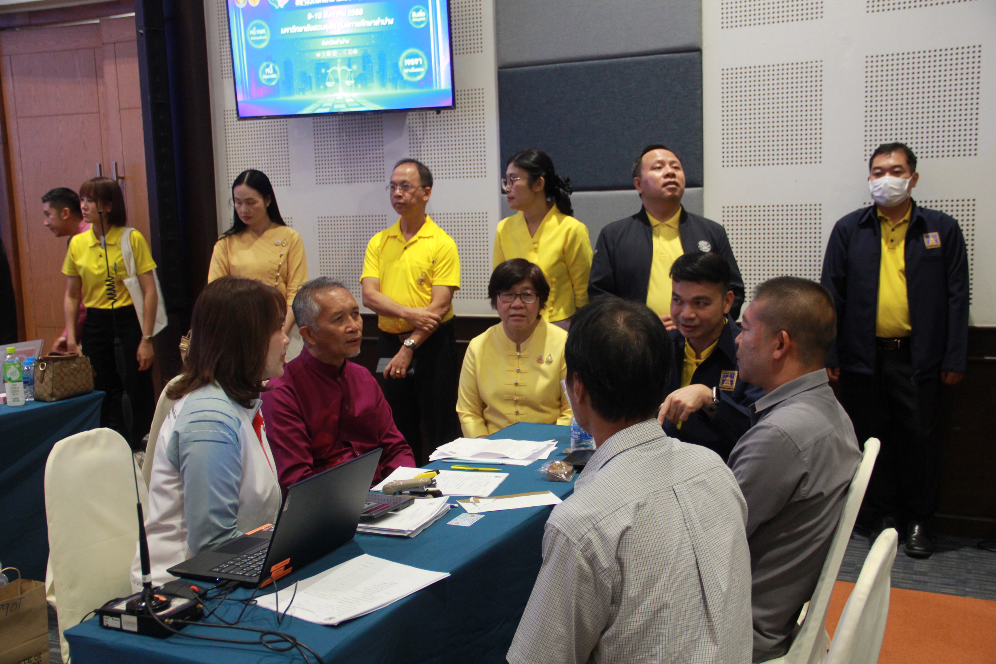 พช.ลำปาง ร่วมงาน “มหกรรมแก้หนี้ สร้างวิถีแห่งความเป็นธรรม ปีที่ 2” จังหวัดลำปาง
