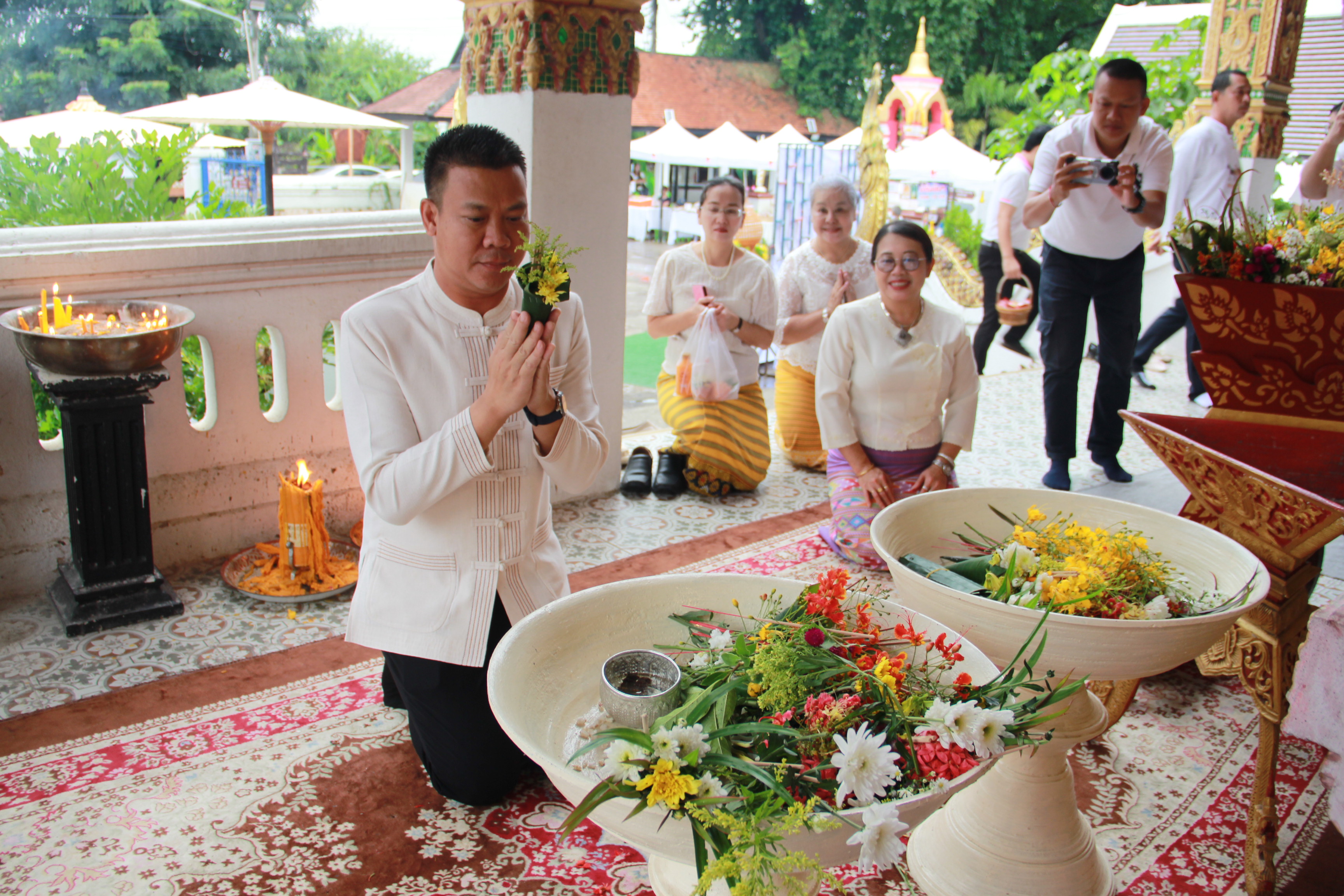 พช.ลำปาง ร่วมกิจกรรมเข้าวัดปฏิบัติธรรม วันธรรมสวนะ “ครอบครัวหิ้วตะกร้า ศรัทธาอิ่มบุญ อุดหนุนชุมชน”