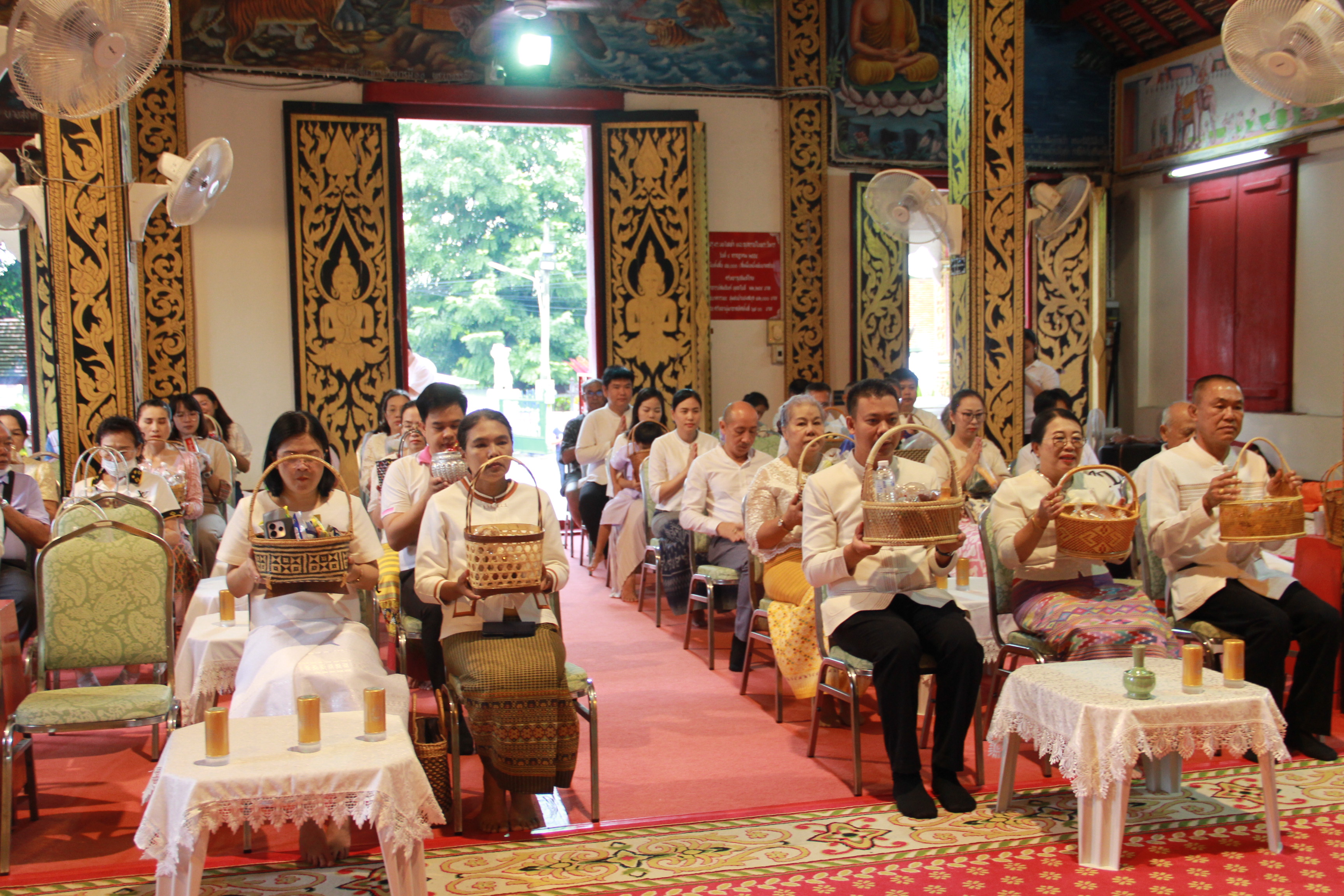 พช.ลำปาง ร่วมกิจกรรมเข้าวัดปฏิบัติธรรม วันธรรมสวนะ “ครอบครัวหิ้วตะกร้า ศรัทธาอิ่มบุญ อุดหนุนชุมชน”