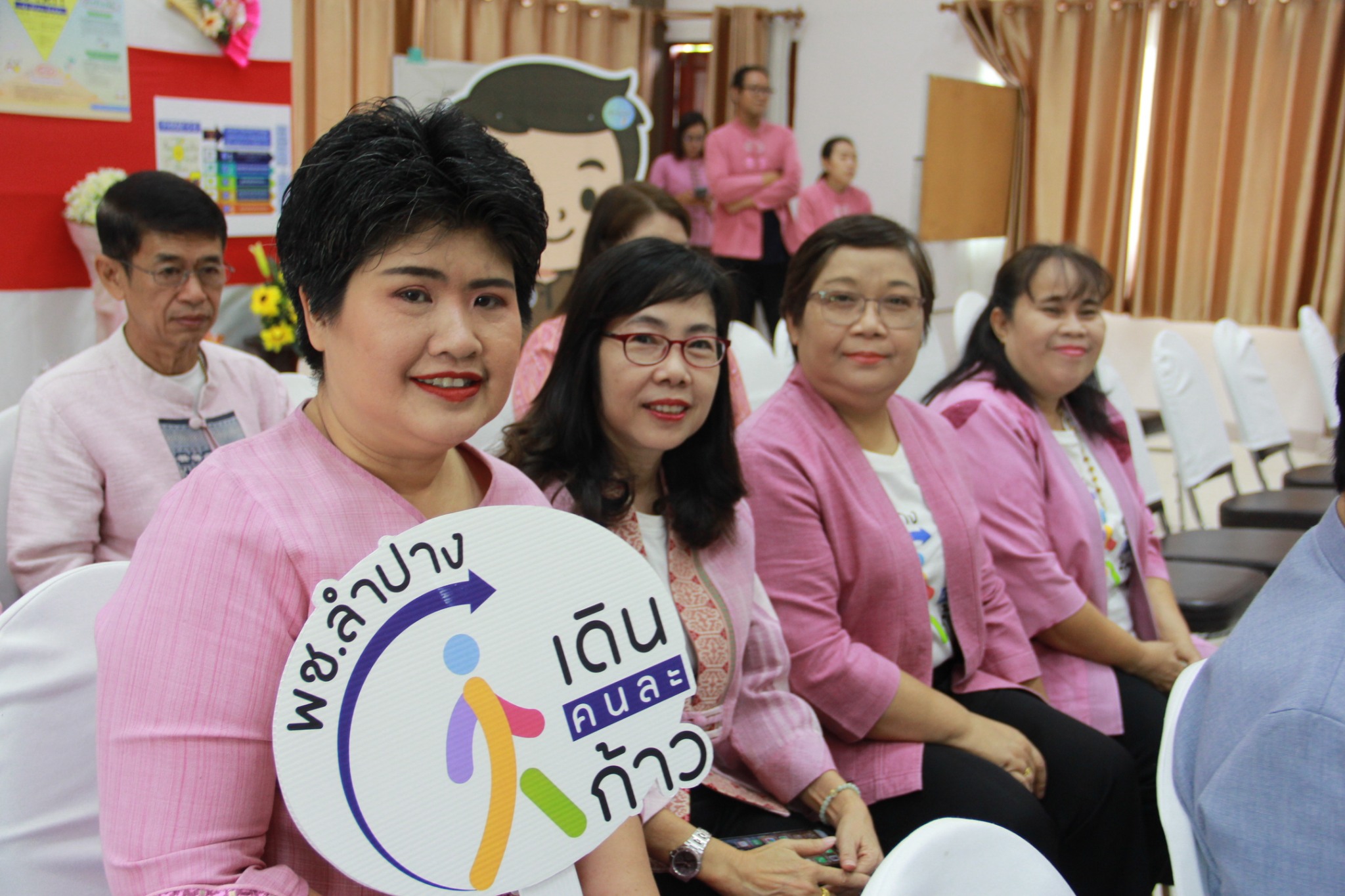 พช.ลำปาง ร่วมนำเสนอผลงานเพื่อเข้ารับการคัดเลือกหน่วยงานต้นแบบและนวัตกรรมดีเด่น (CDCA) ประจำปี 2568 ระดับเขตให้บริการของศูนย์ศึกษาและพัฒนาชุมชน ภายใต้ชื่อ ลำปางสปิริต “ทีม พลัง และการก้าวเดิน”