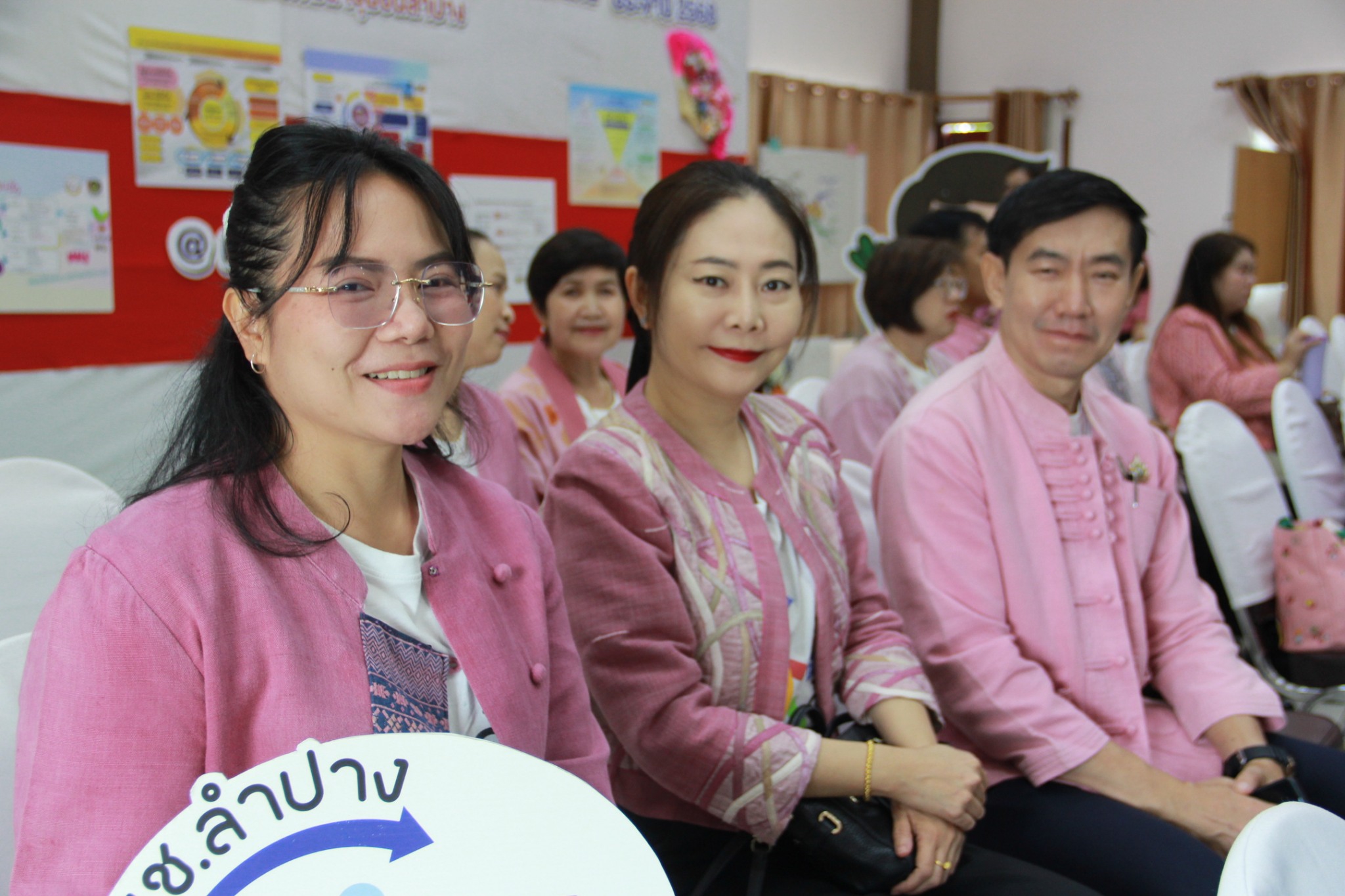 พช.ลำปาง ร่วมนำเสนอผลงานเพื่อเข้ารับการคัดเลือกหน่วยงานต้นแบบและนวัตกรรมดีเด่น (CDCA) ประจำปี 2568 ระดับเขตให้บริการของศูนย์ศึกษาและพัฒนาชุมชน ภายใต้ชื่อ ลำปางสปิริต “ทีม พลัง และการก้าวเดิน”