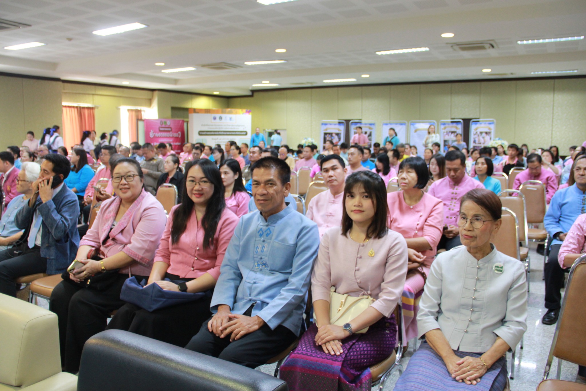 พช.ลำปาง รับเกียรติบัตรยกย่ององค์กรคุณธรรมต้นแบบ ในงานสมัชชาคุณธรรมและตลาดนัดคุณธรรม ประจำปี 2568 สานพลังทุกภาคส่วนเดินหน้าสู่ “จังหวัดคุณธรรมต้นแบบ”